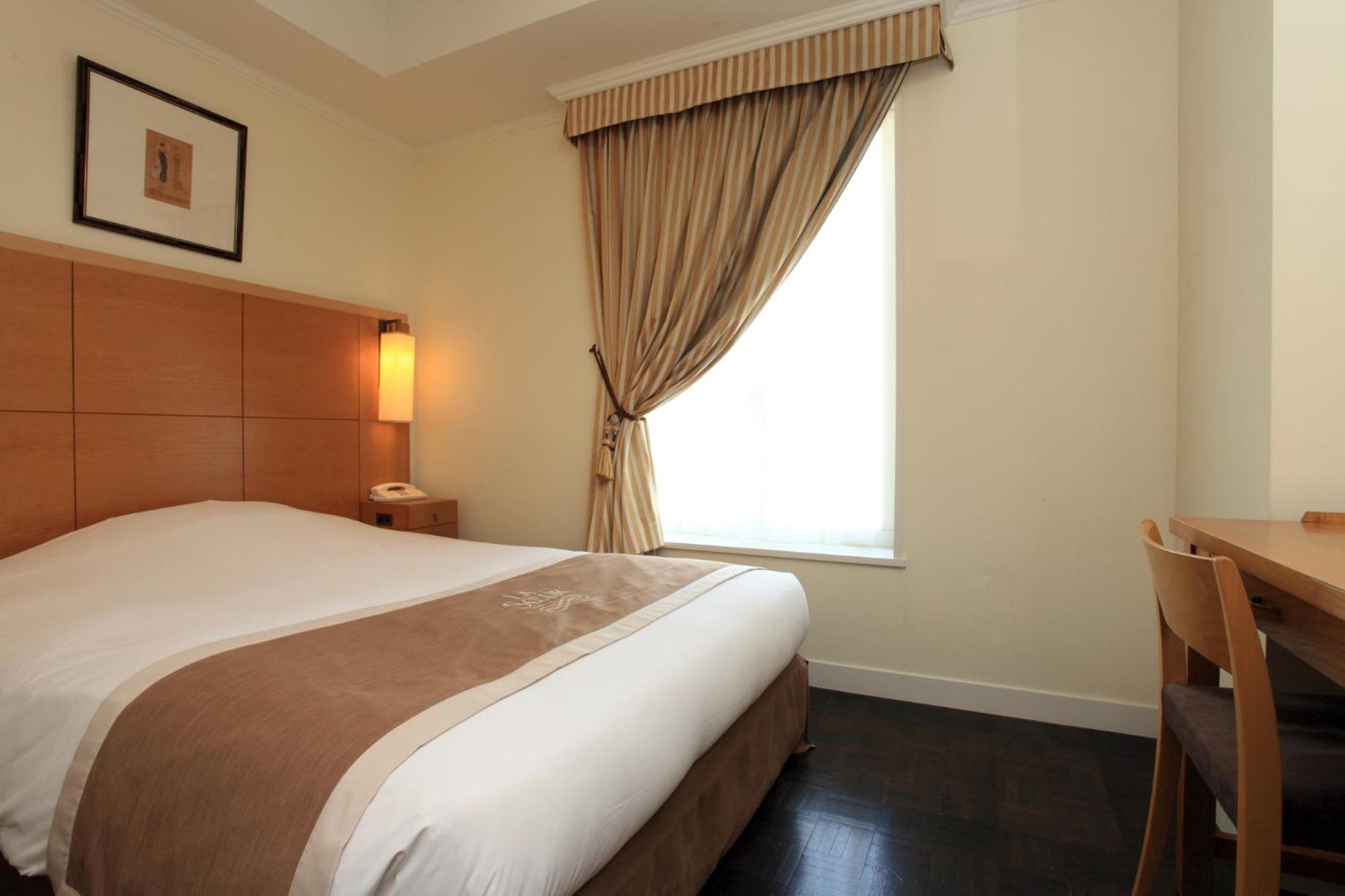 Double Room with Small Double Bed - Non-Smoking photo 3