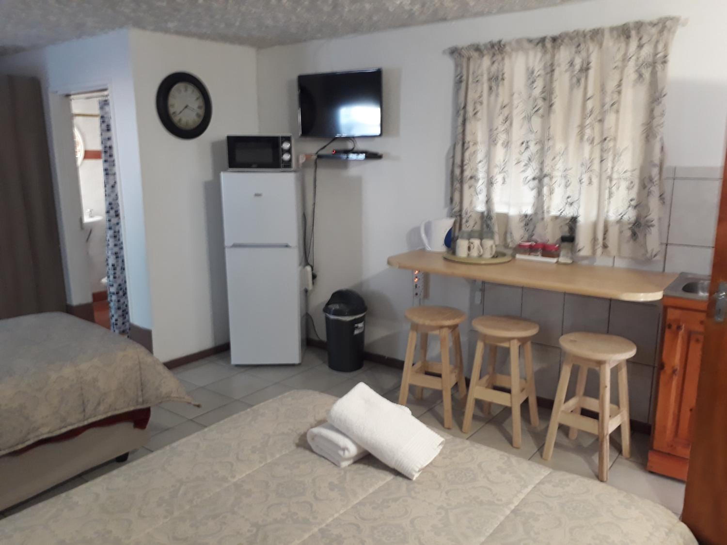 Budget Double Room - Photo 2