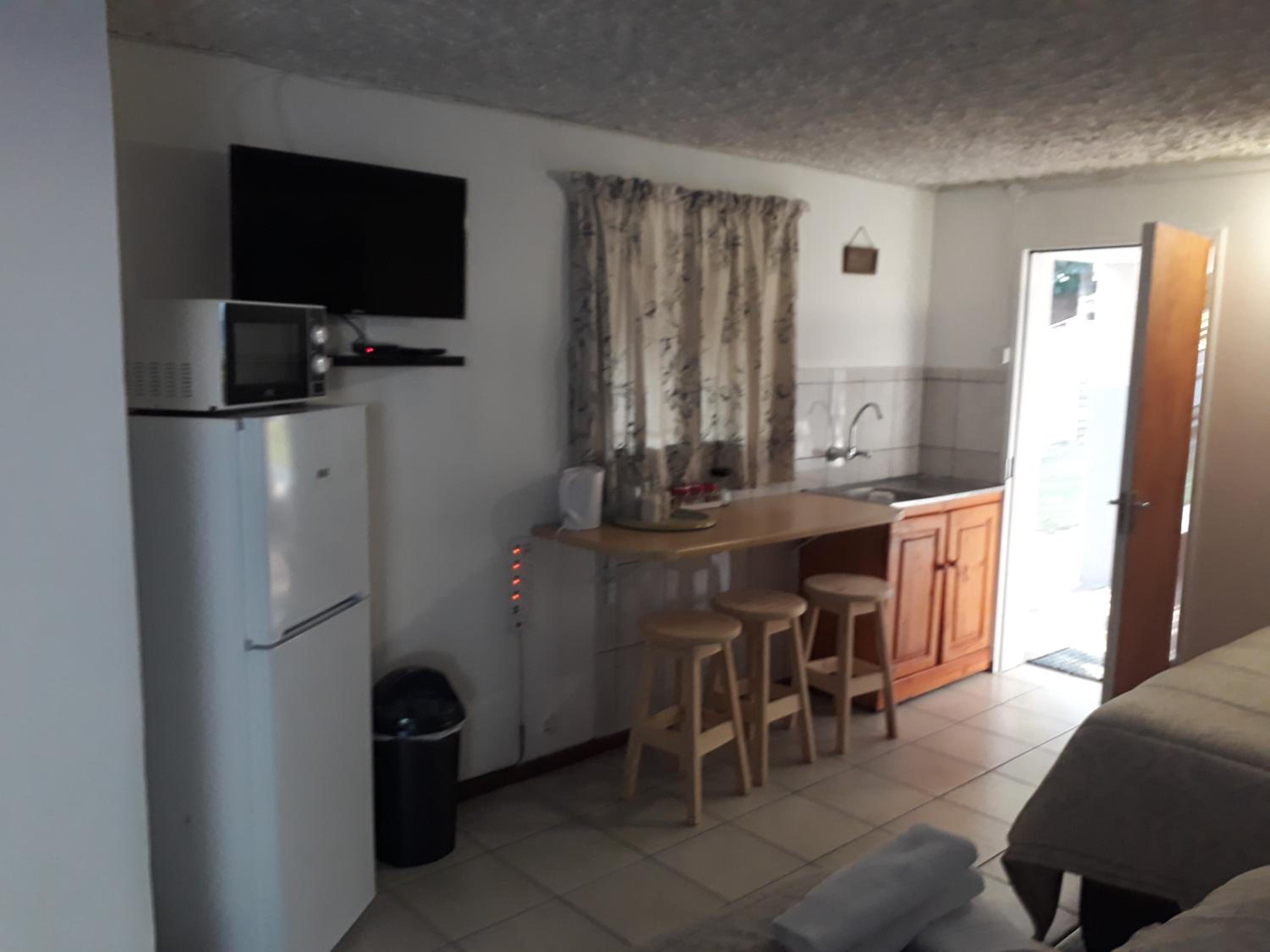 Budget Double Room - Photo 3