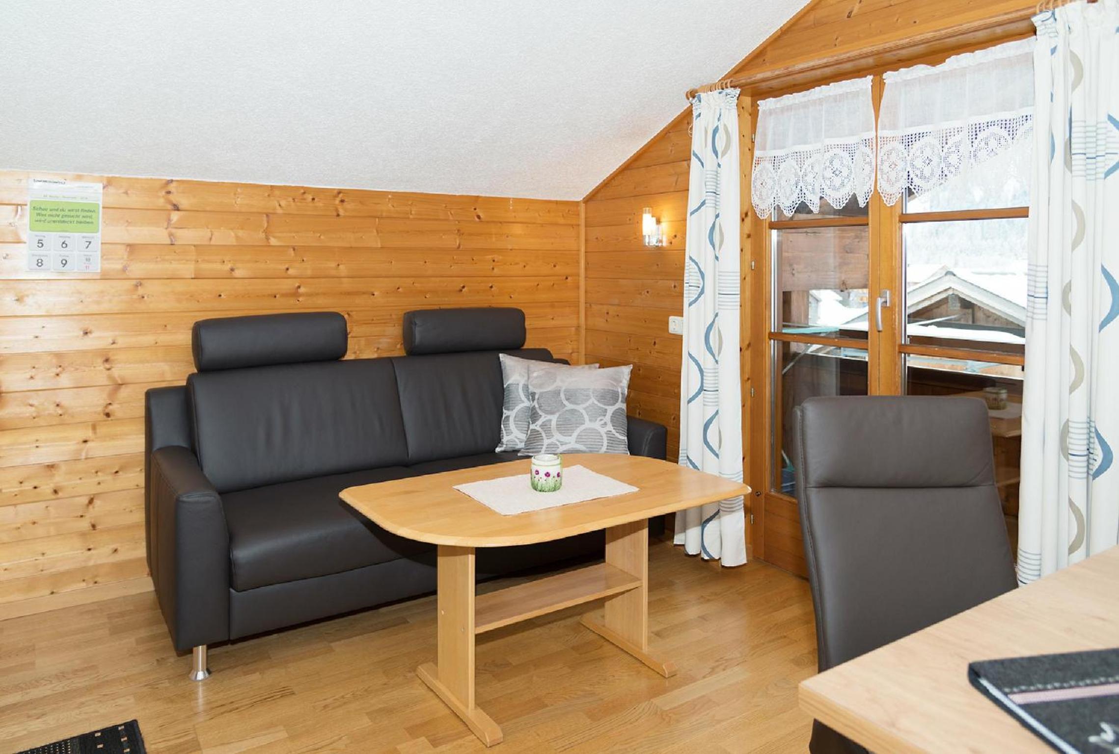 Three-Bedroom Apartment with Balcony photo 1