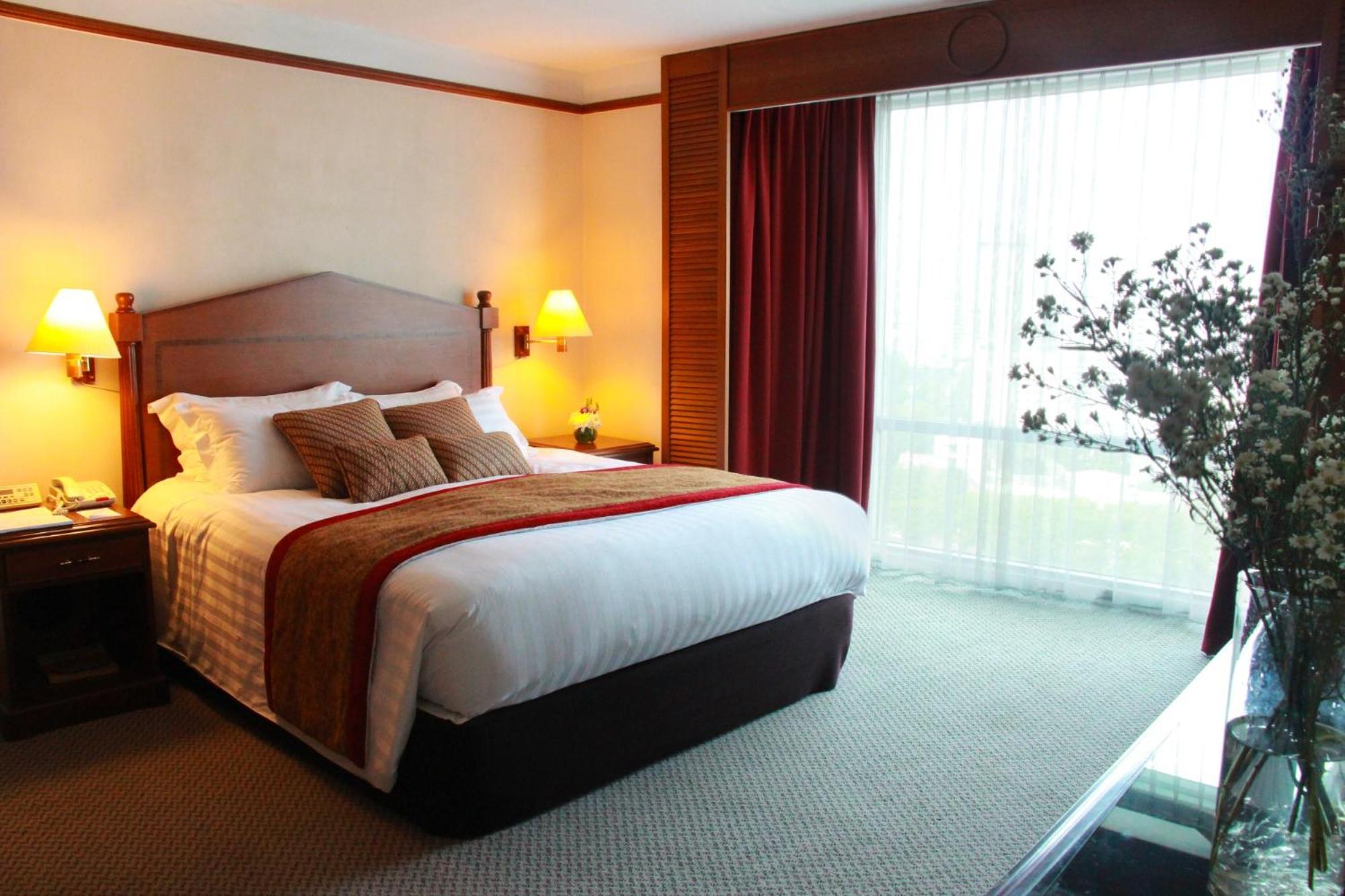 Executive Suite - Photo 3