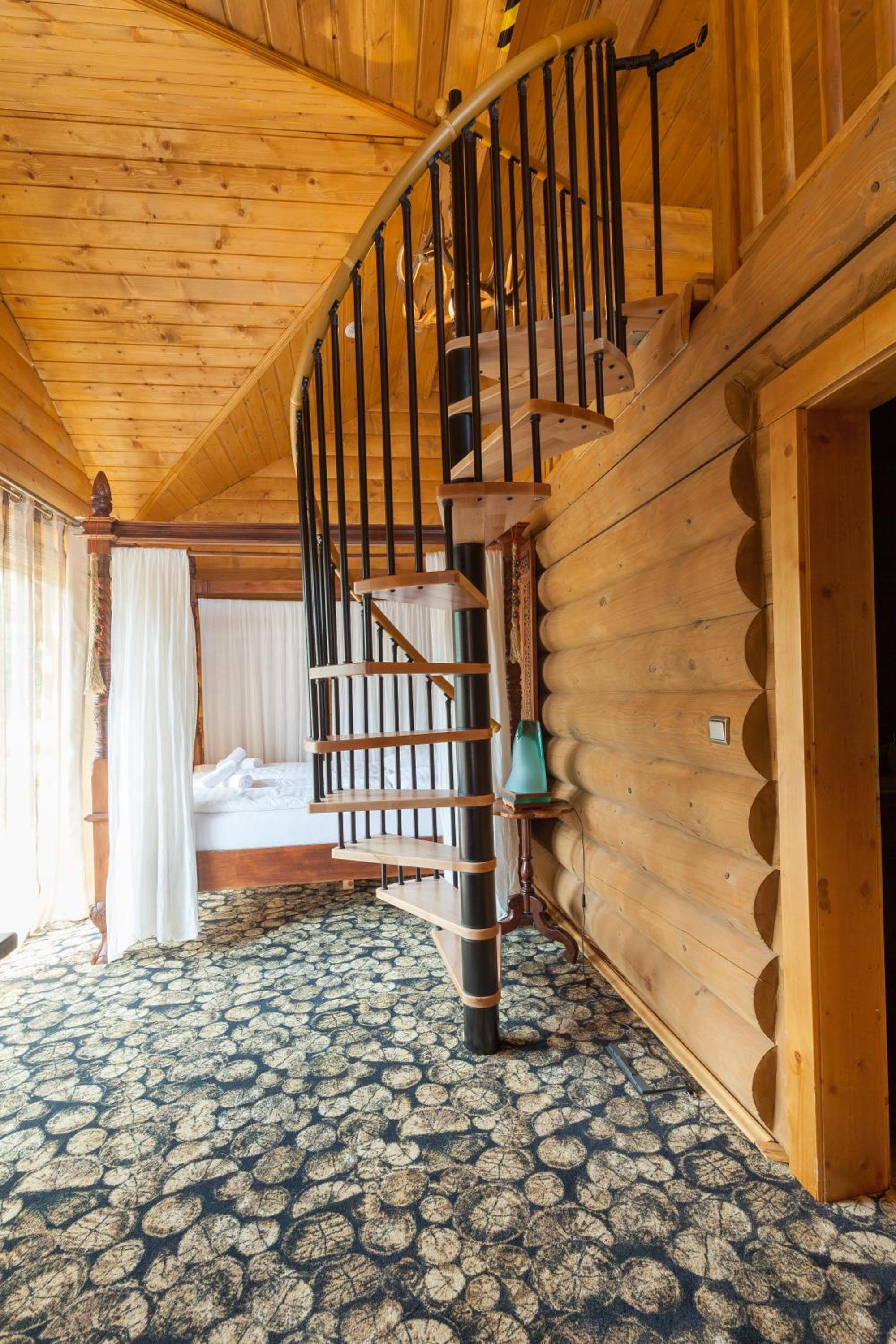 Executive Suite - Photo 5