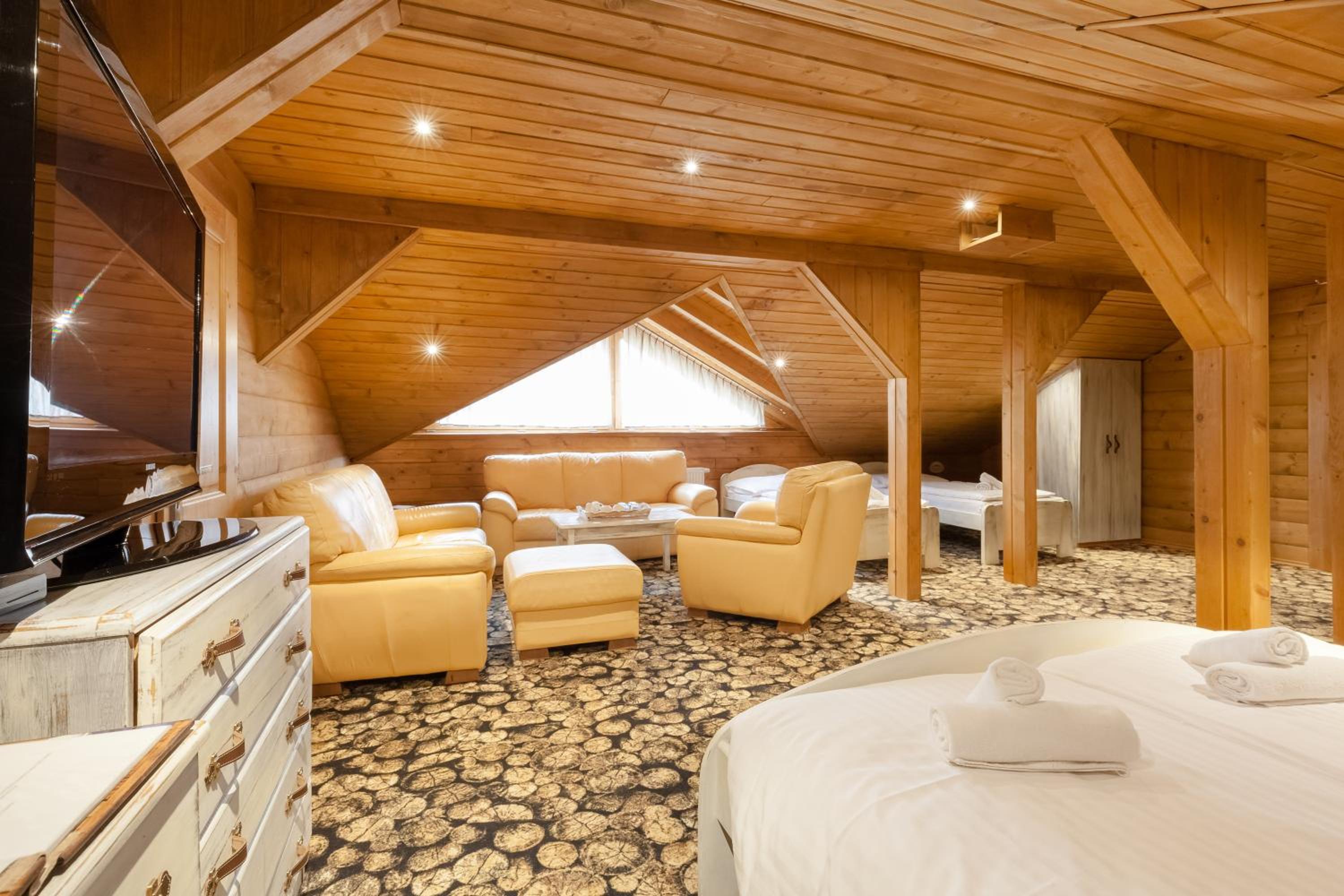 Family Room - Photo 7