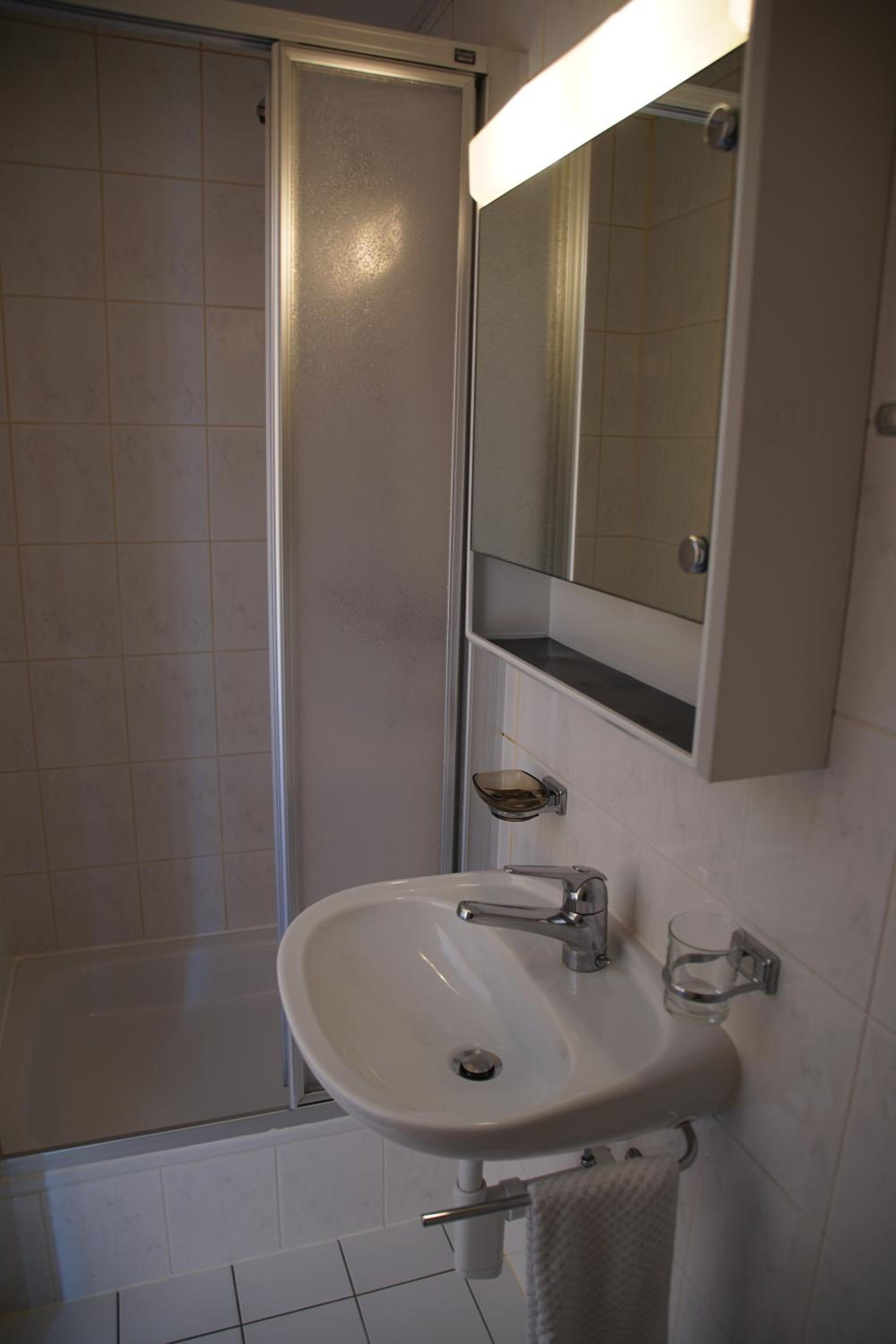 Single Room with Private Bathroom photo 2