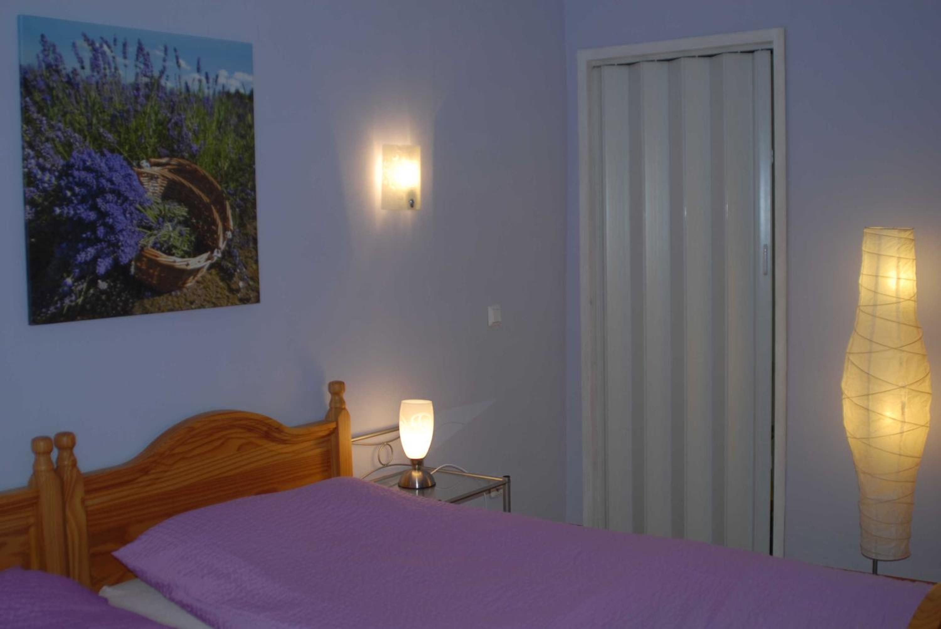 One-Bedroom Apartment with Shower photo 3