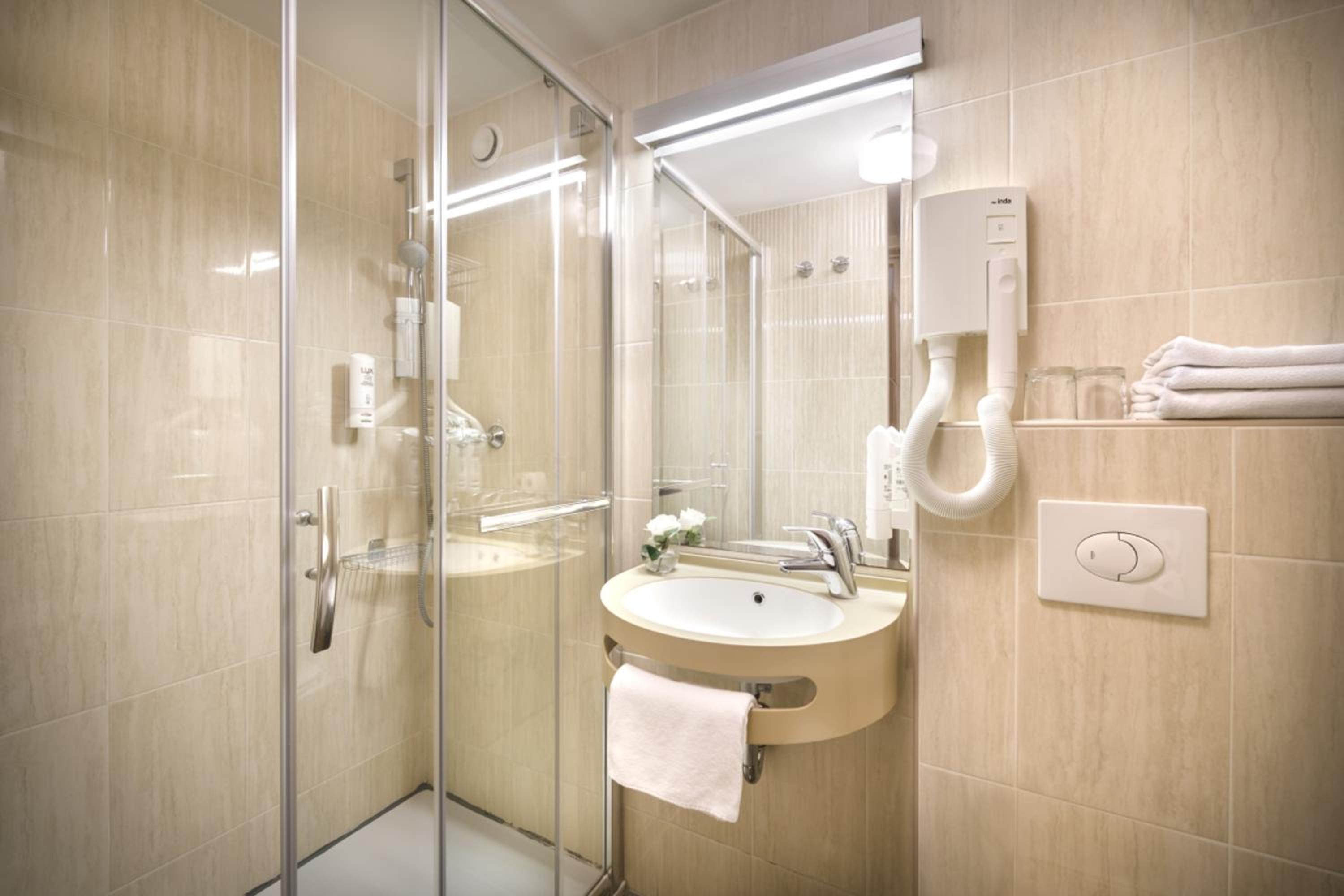 Room for 2 - Lopar Hotel - Photo 4