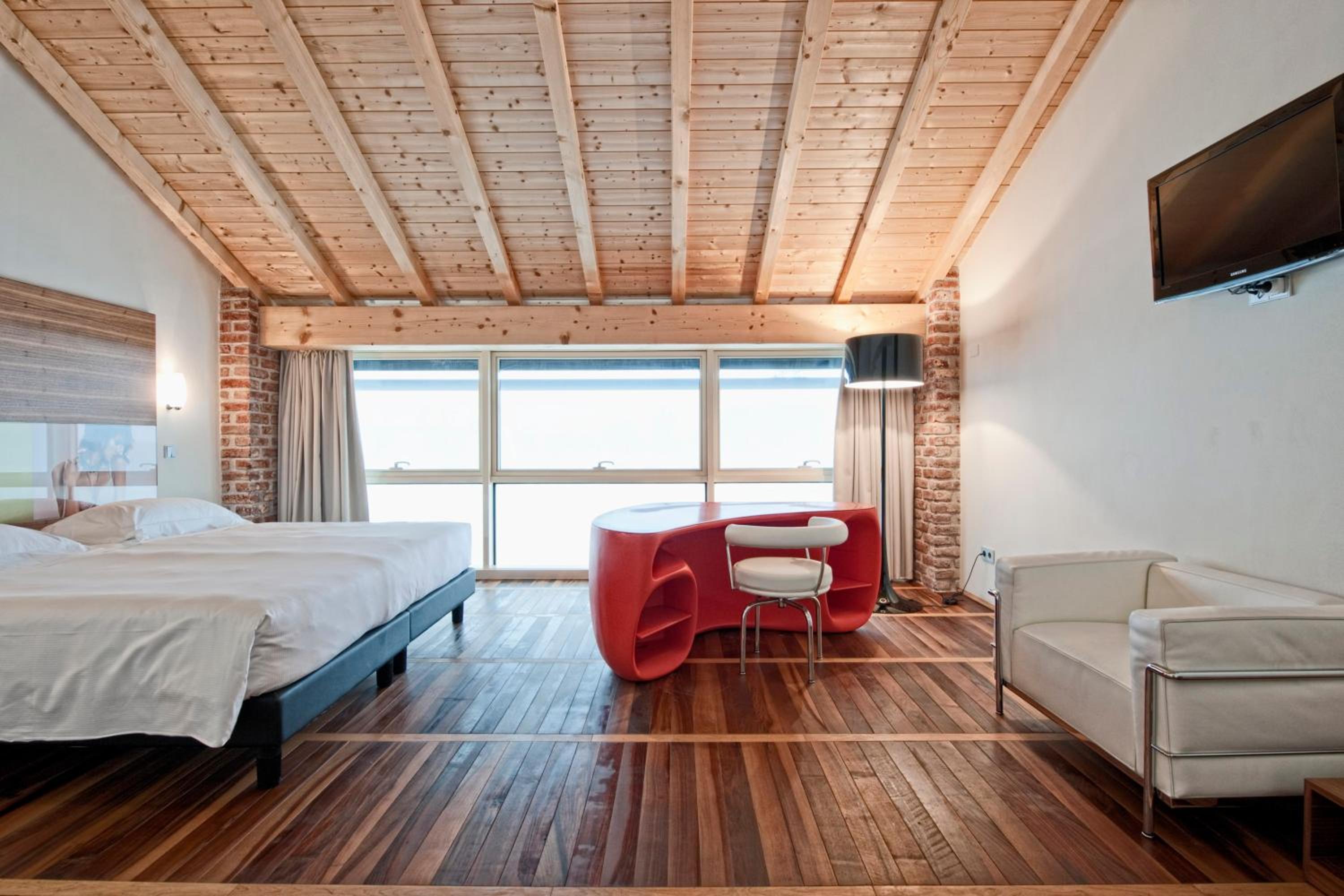 Junior Suite with Spa Access - Photo 1