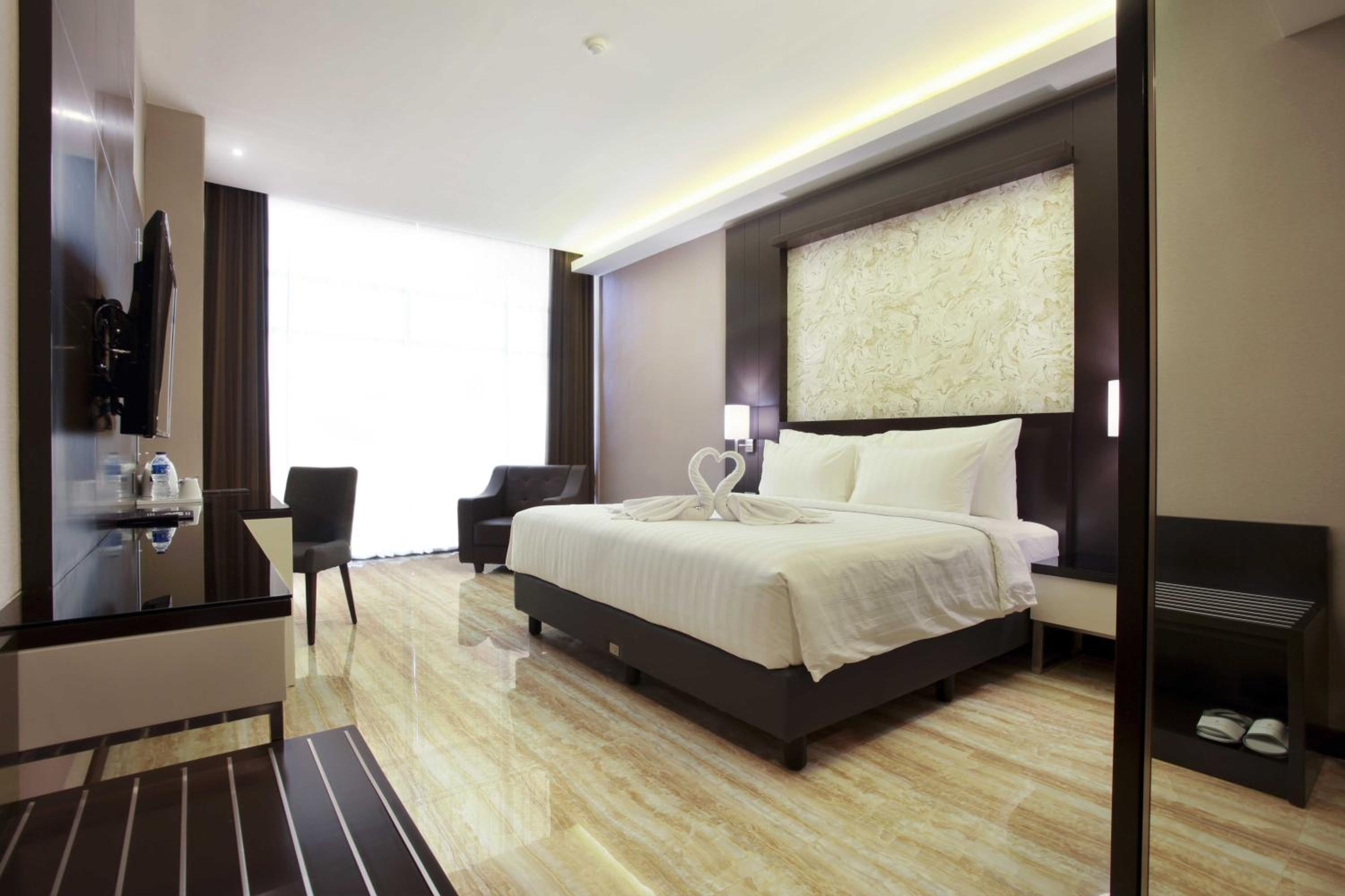 Deluxe King Room - Photo 1