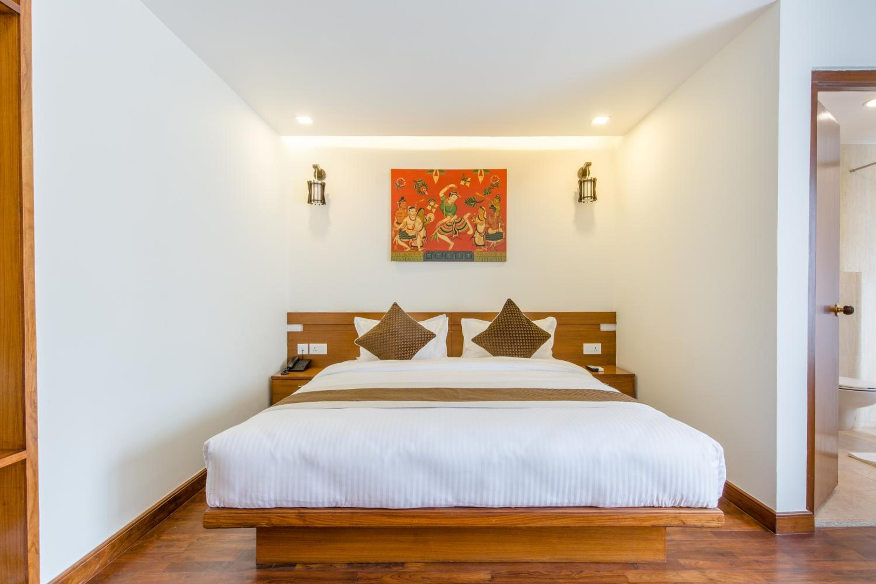 Deluxe King Room - Photo 11