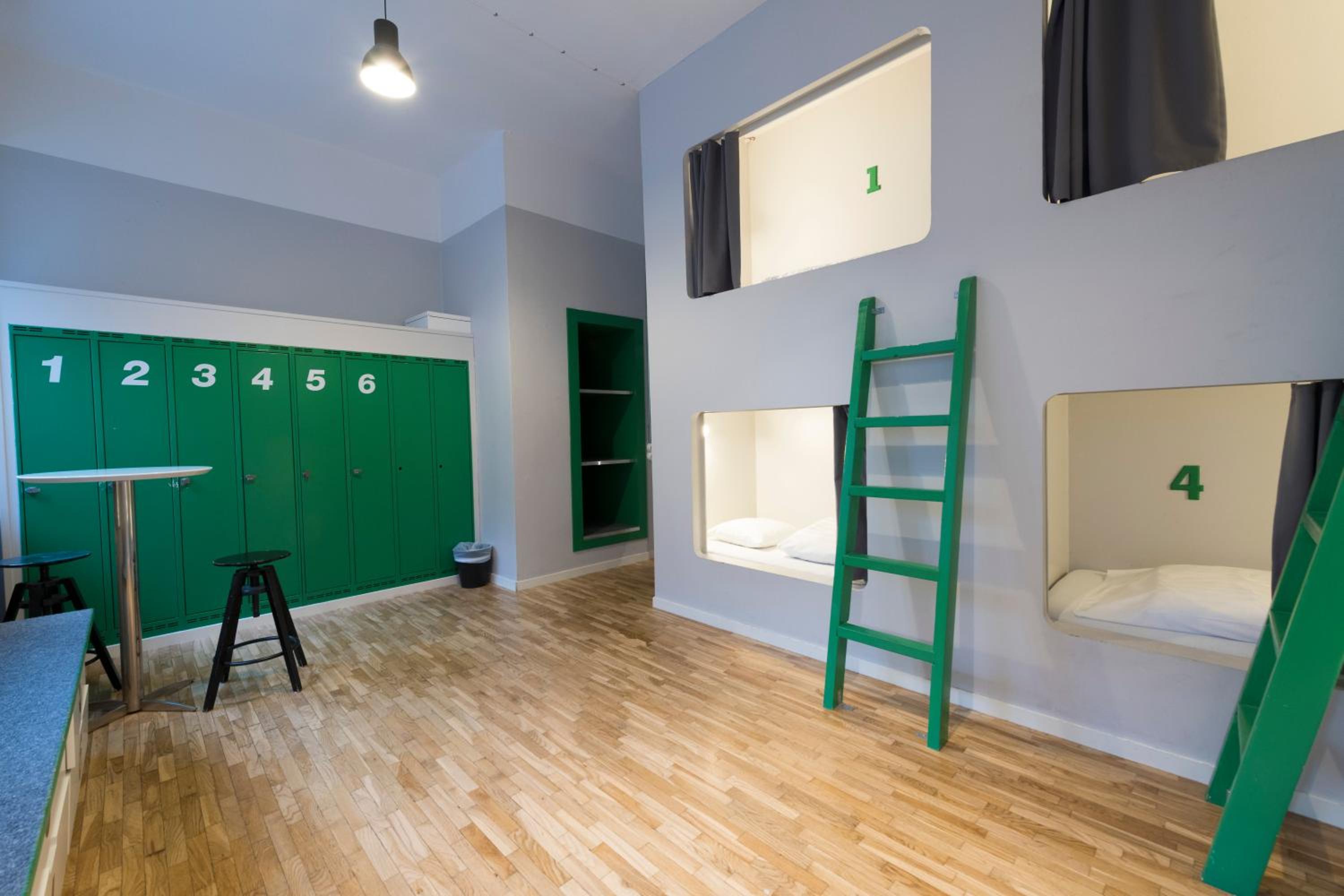 Bed in 6-Bed Mixed Dormitory Room - Astrid photo 2