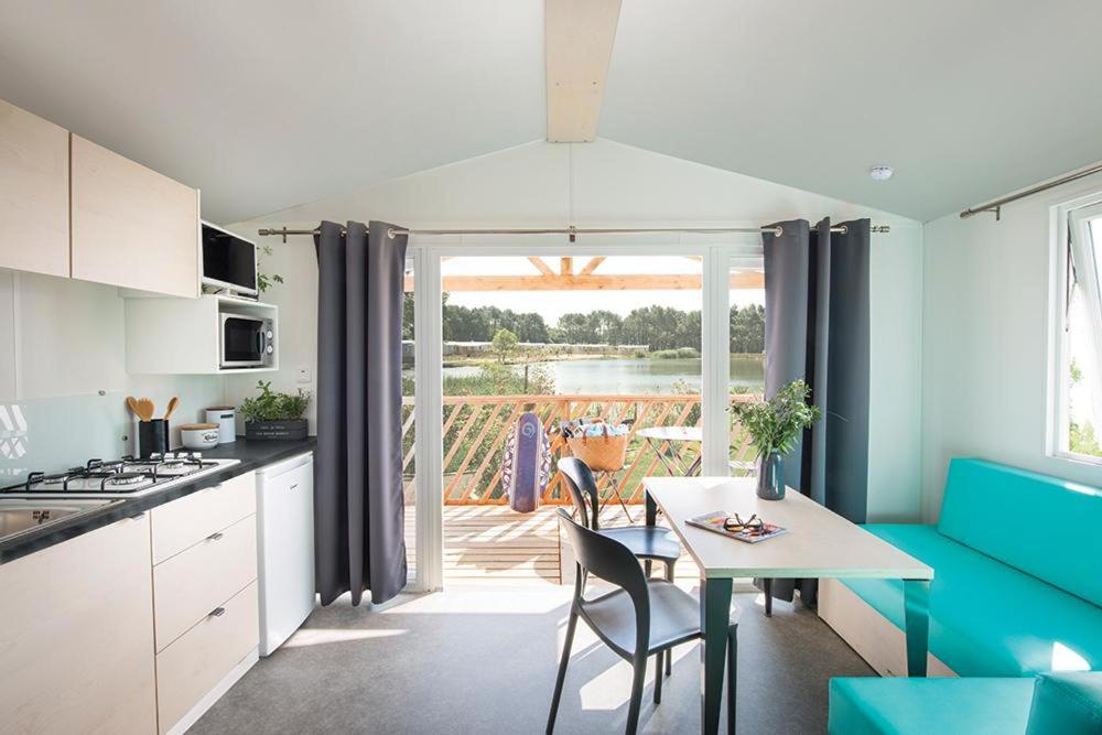 Comfort Mobile Home with river view (2 bedrooms) photo 3