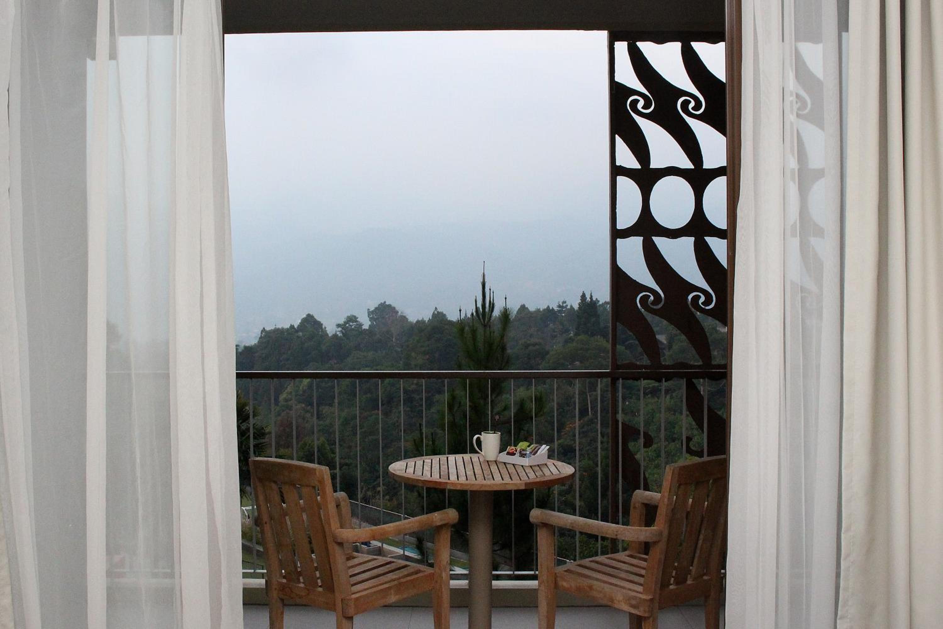Deluxe Mountain Breakfast & Dinner Package
