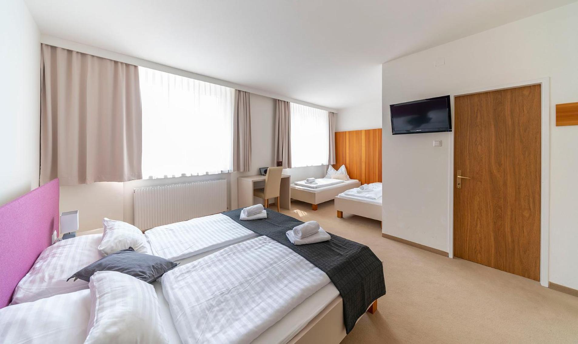 Comfort Quadruple Room with Two Double Beds photo 1