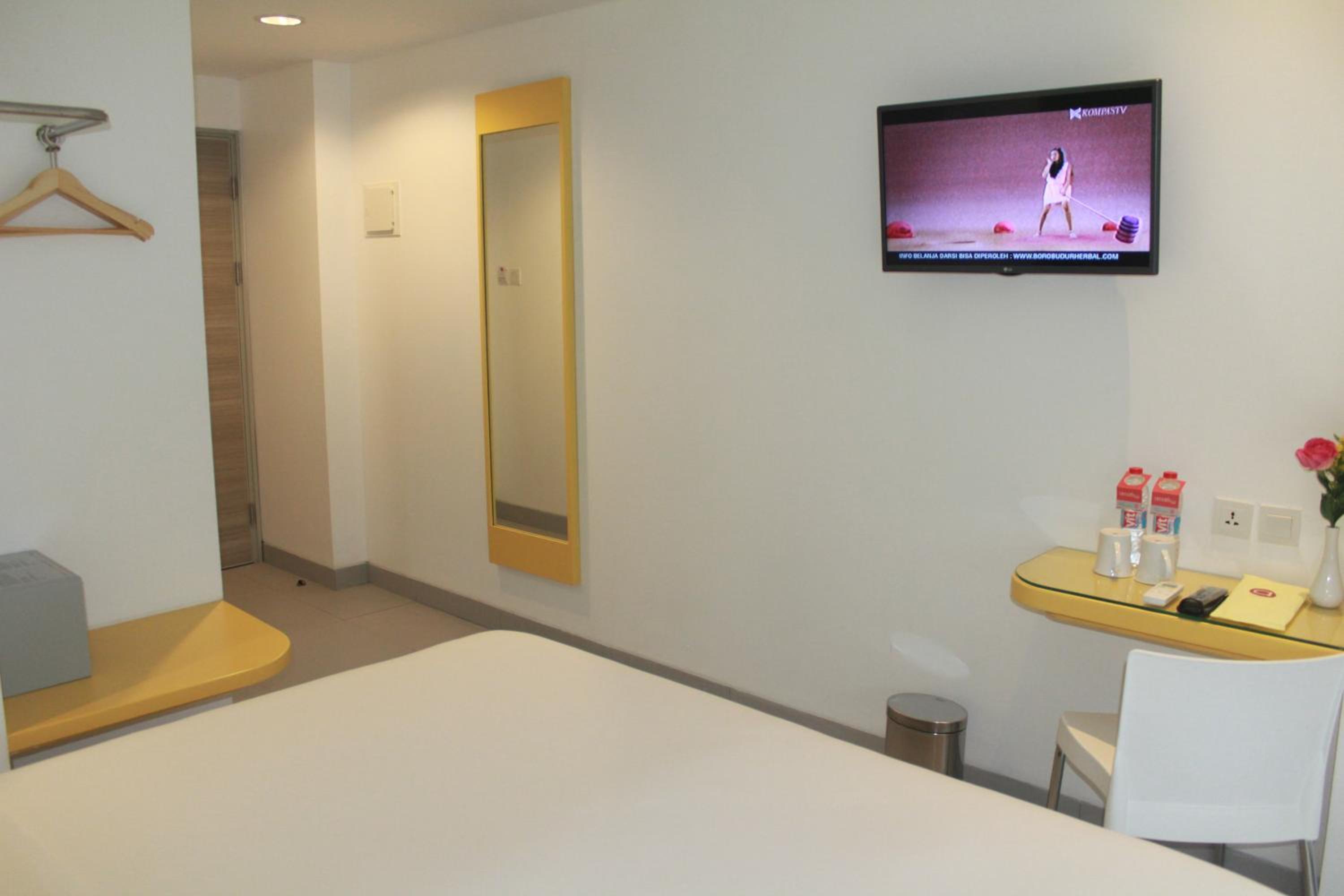 Staycation Offer - Smart Room Hollywood photo 3