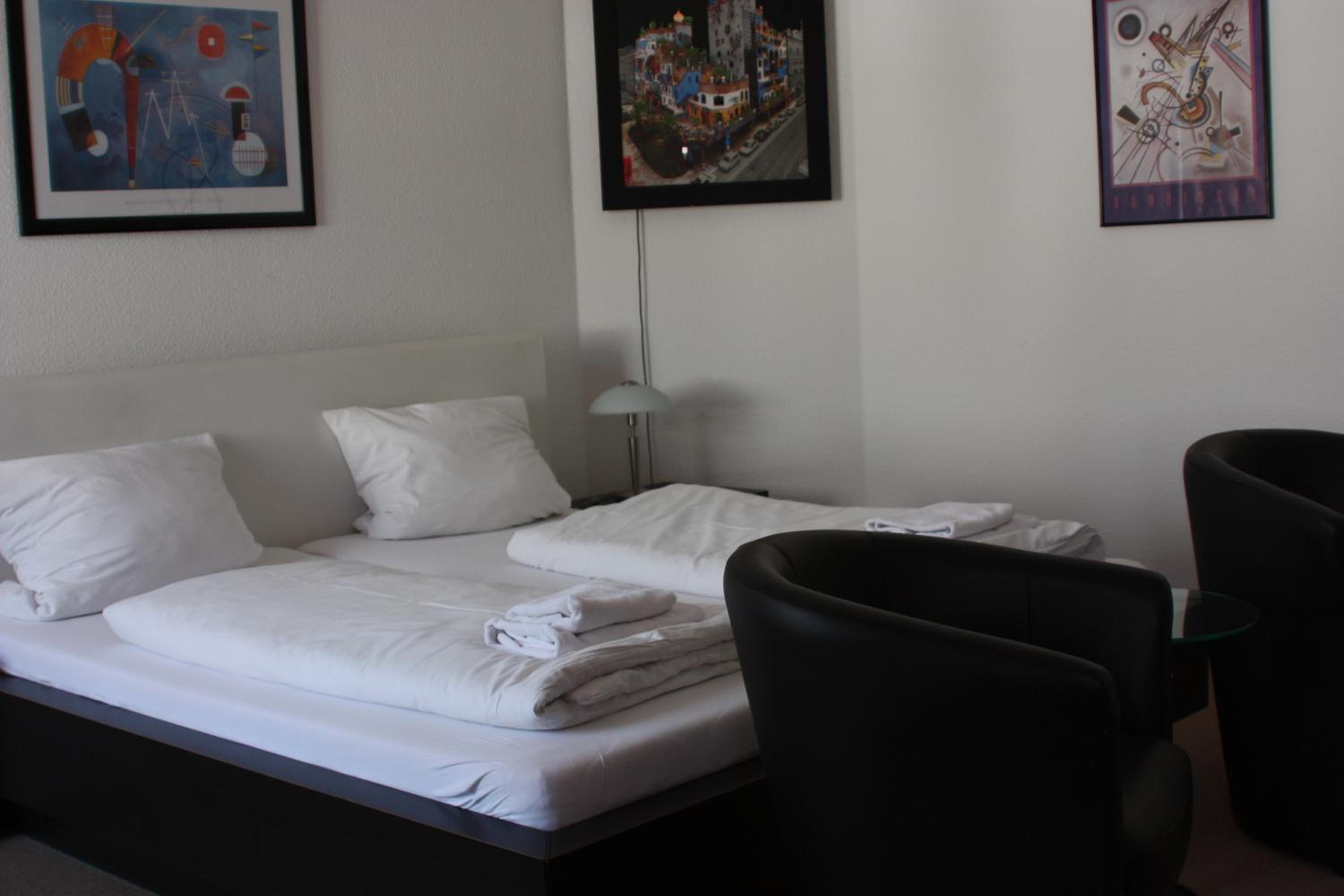 Suite - Photo 3