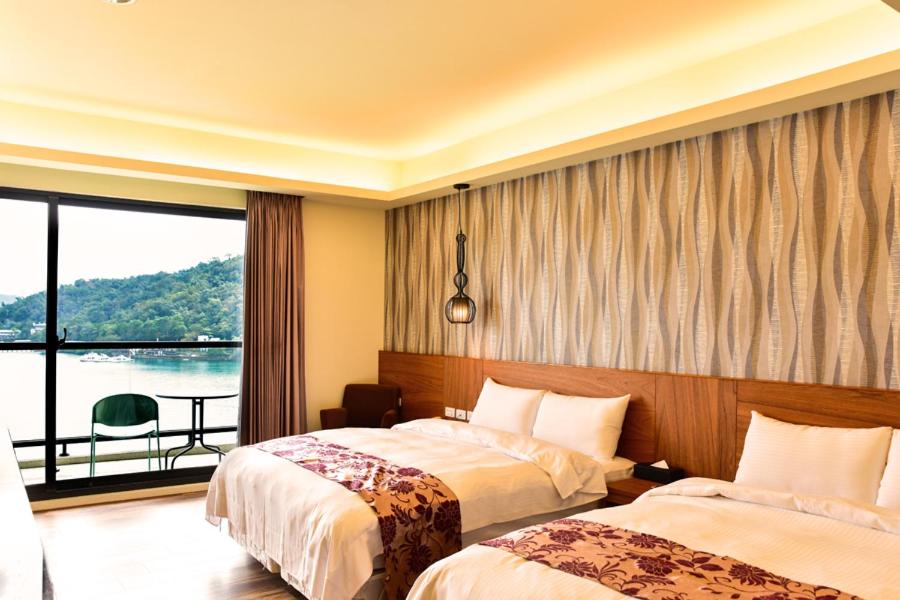 Quadruple Room with Lake View photo 2