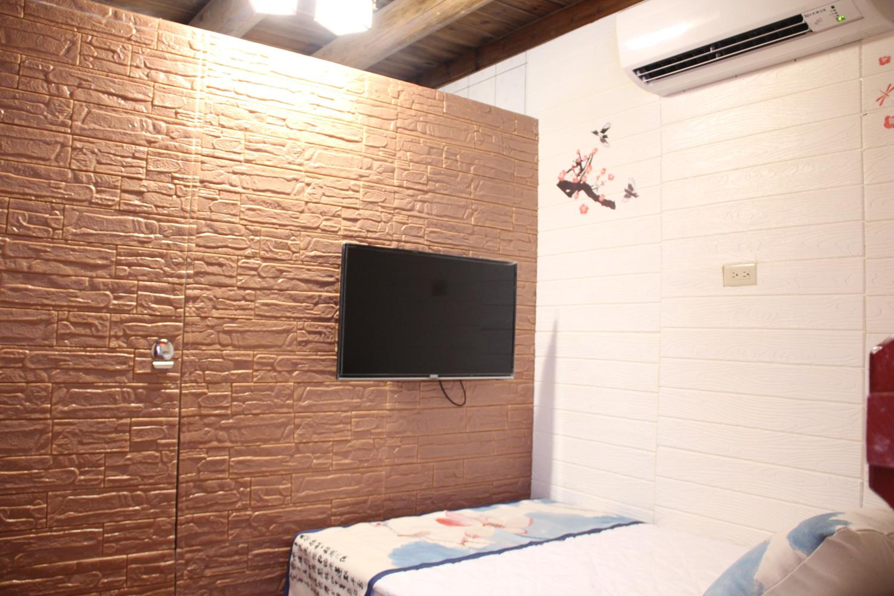 Single Room with Bathroom photo 2