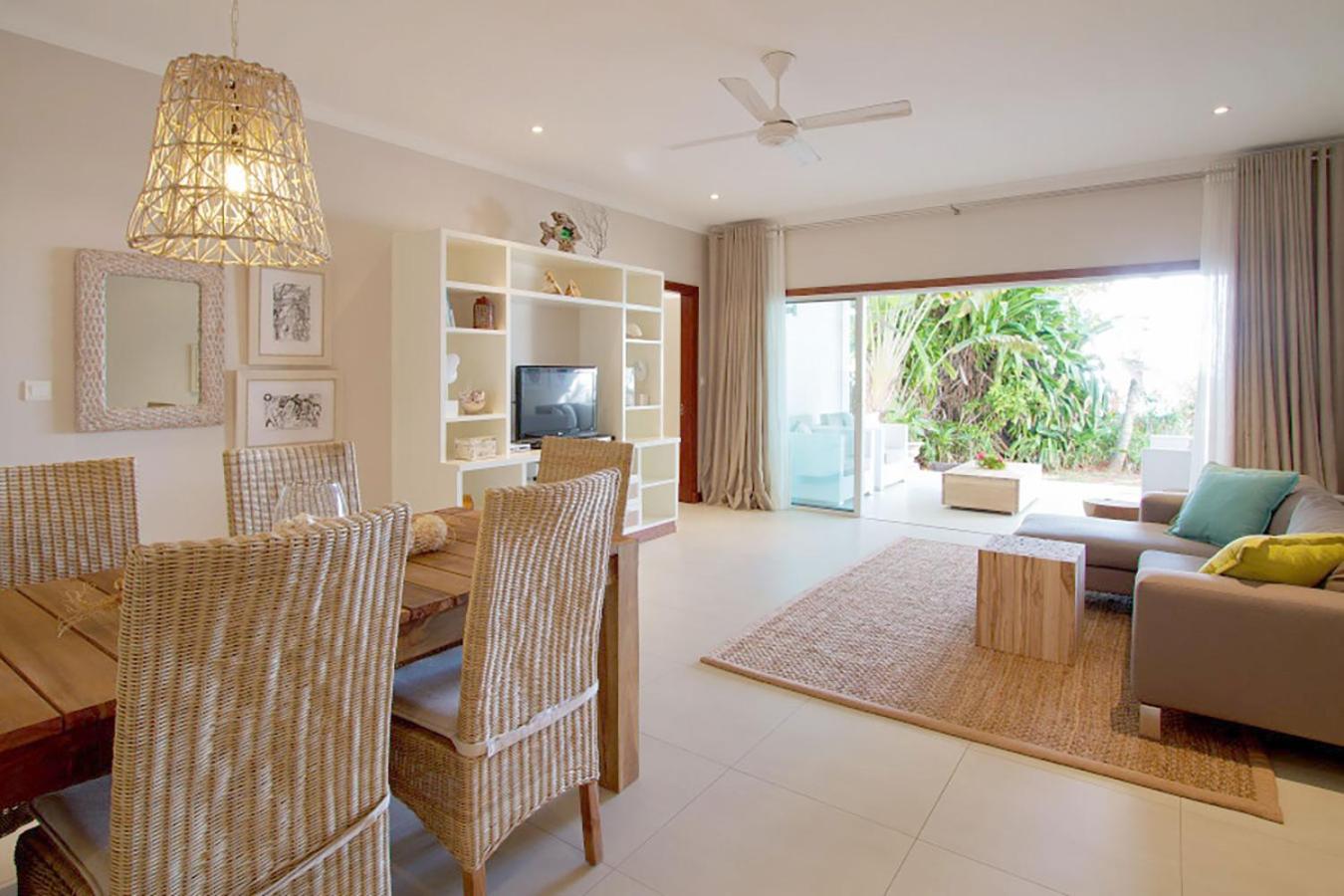 Luxury Two Bedroom Beachfront Apartment photo 2