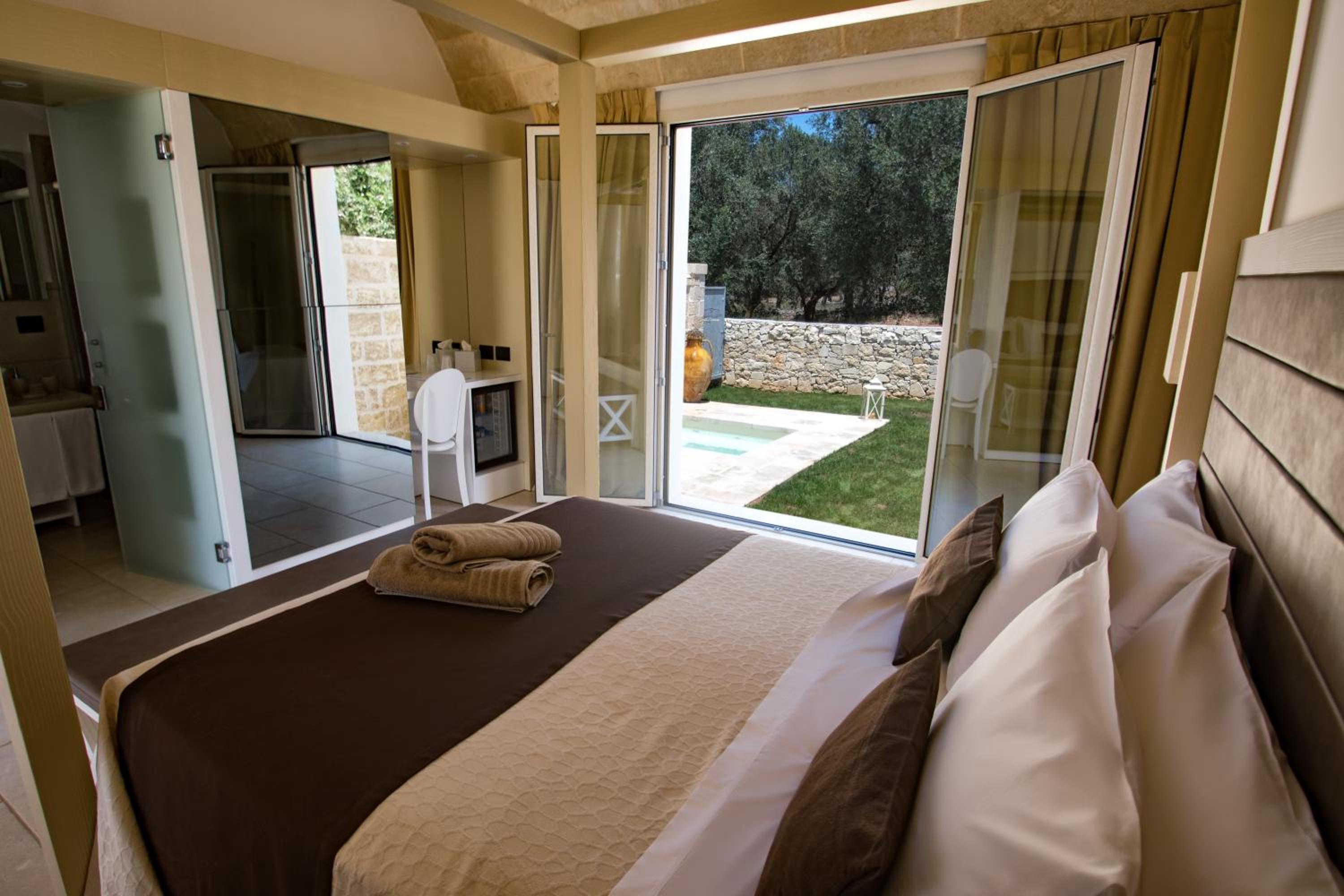 Deluxe Double Room with Hot Tub