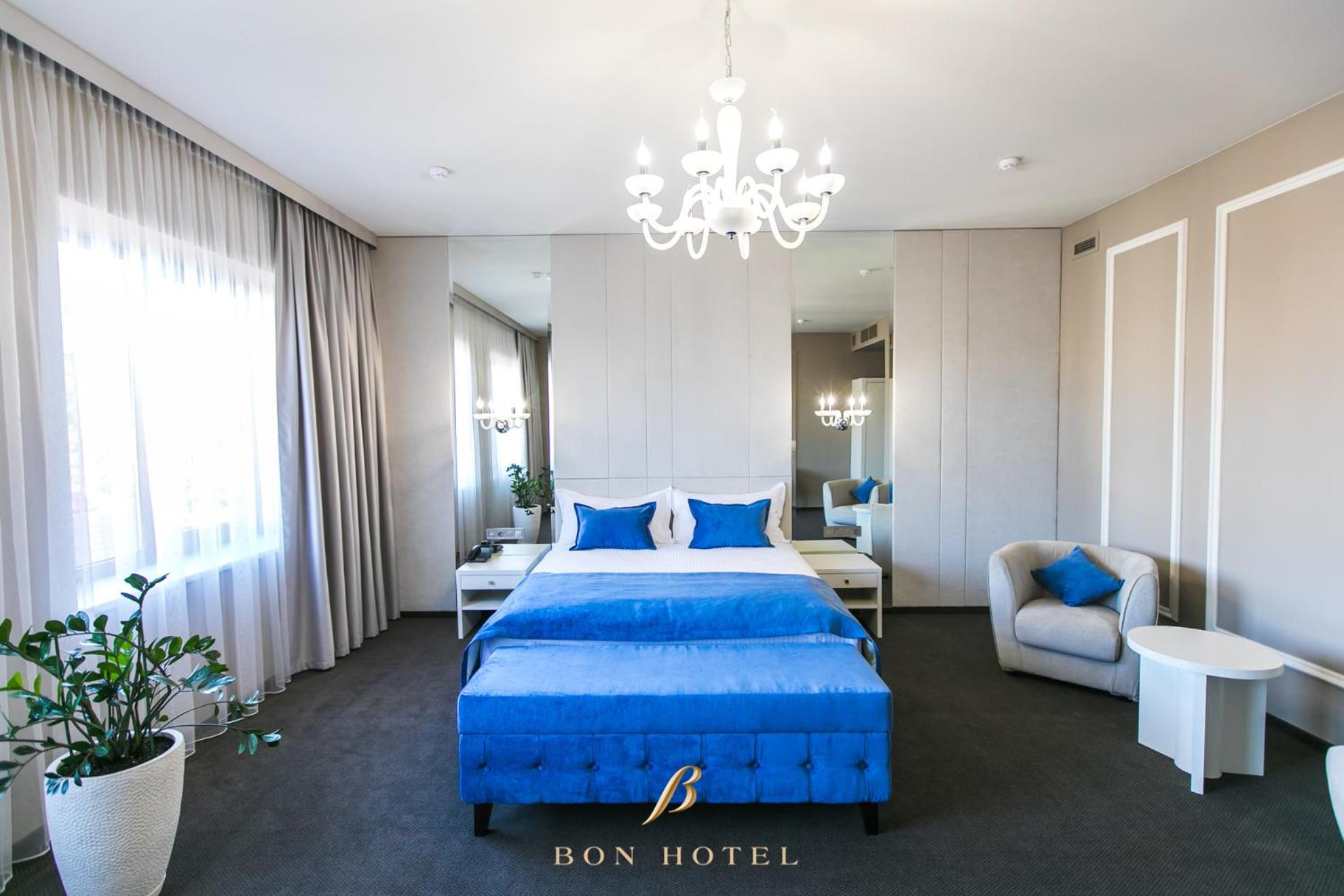 Deluxe Junior Suite photo 3