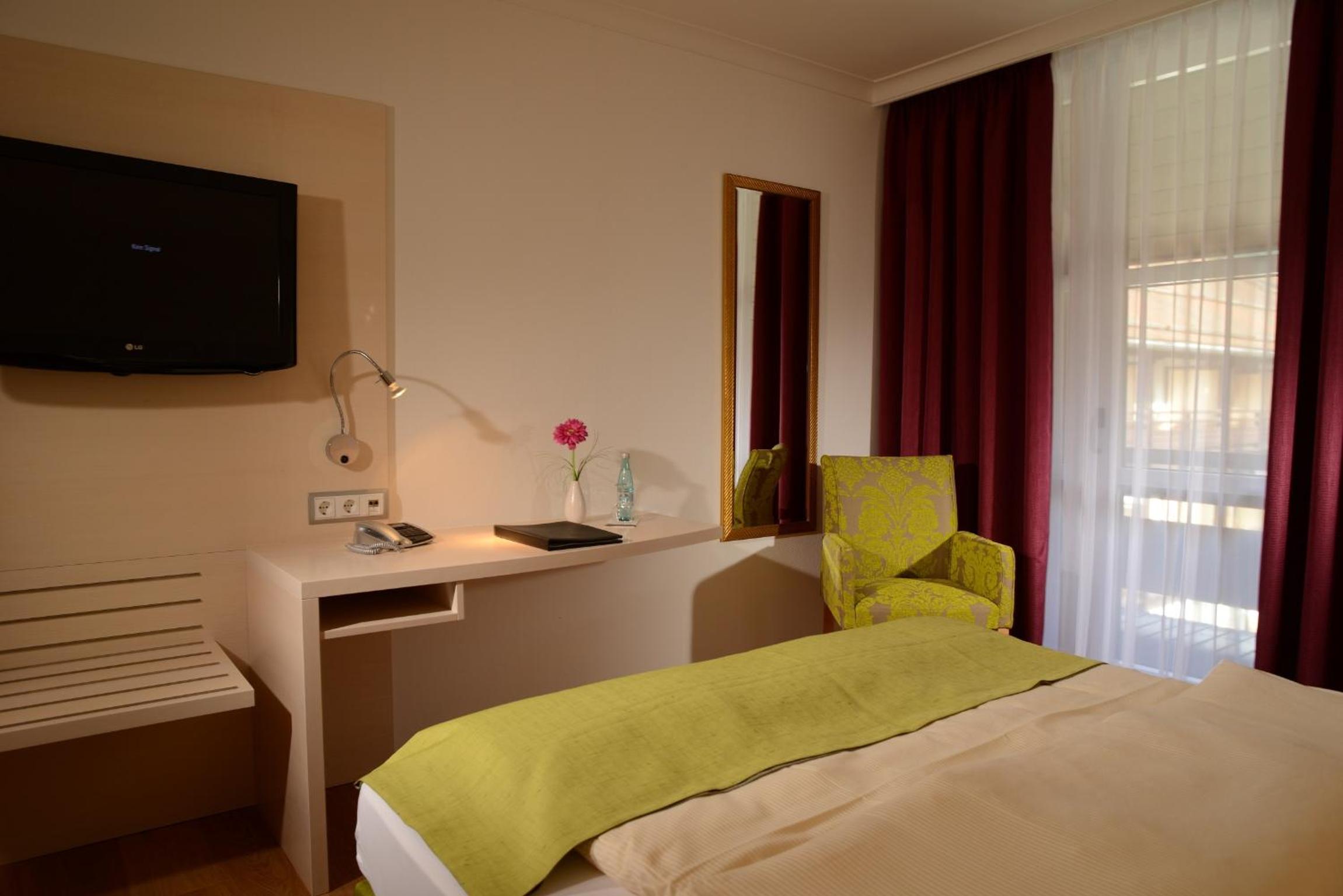 Budget Double Room photo 2