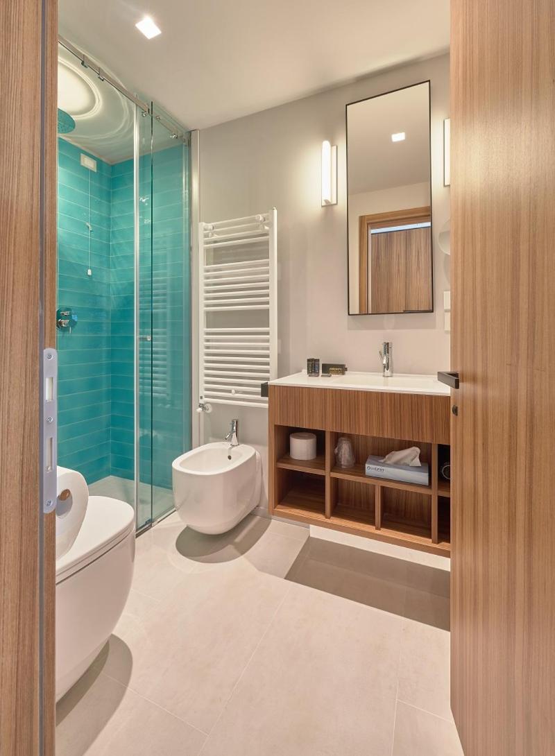 Double Room with Partial Lake View and Thermal Spa Access photo 3
