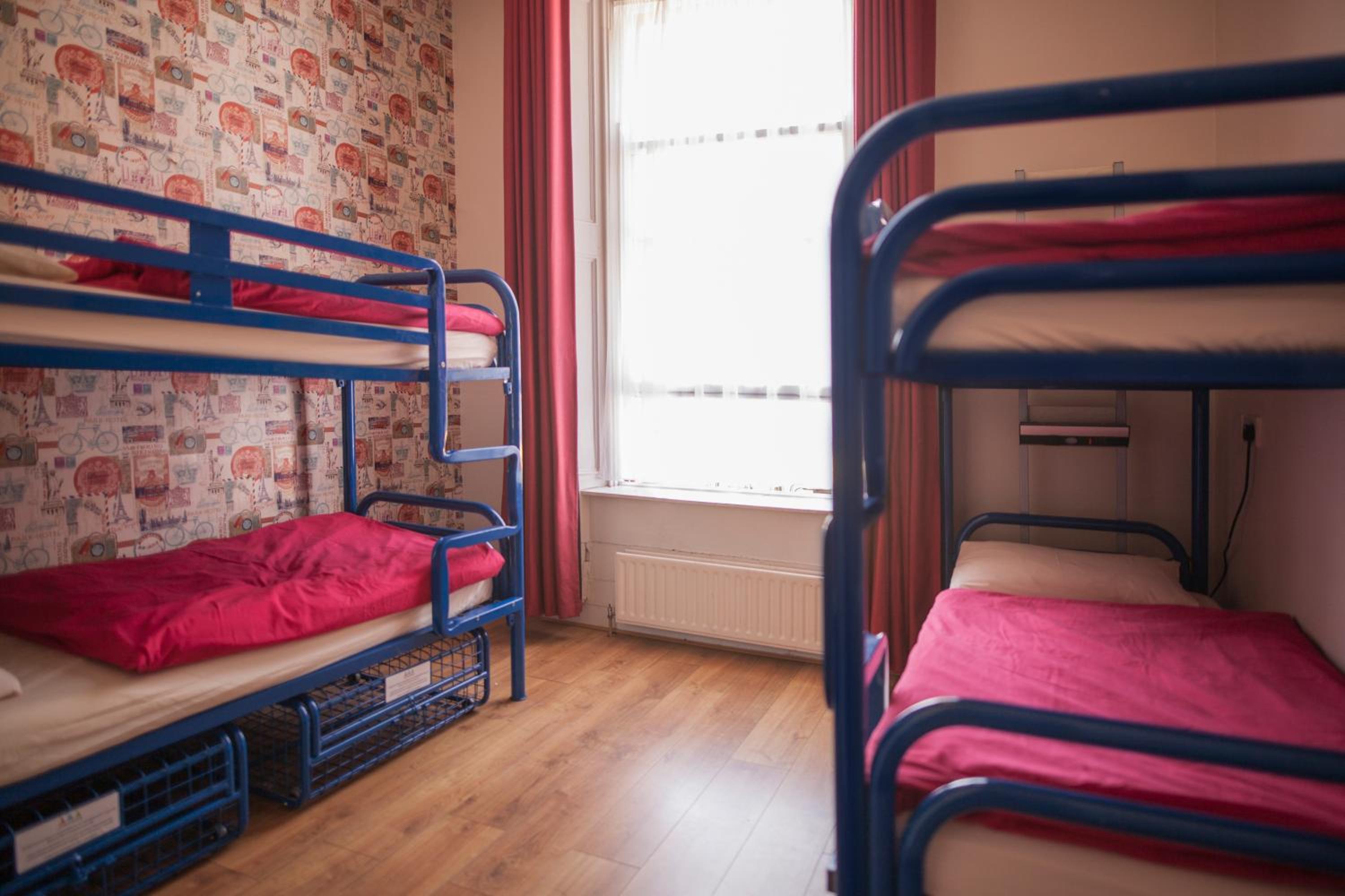 1 Bed in 4 Bedded Female Room Ensuite photo 2
