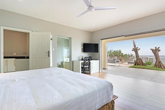 Deluxe Suite with Sea View photo 1