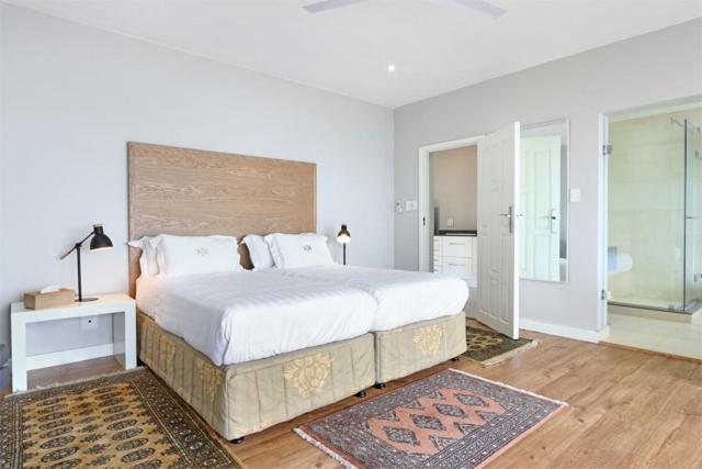 Deluxe Suite with Sea View photo 3
