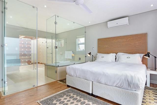 Deluxe Suite with Sea View photo 1