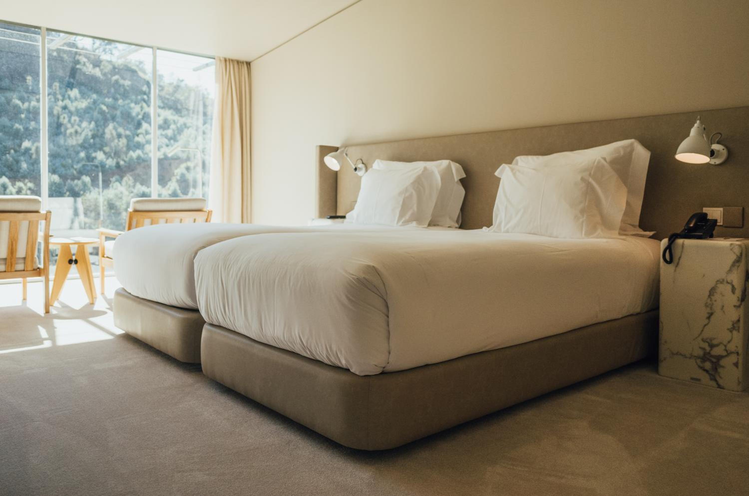 Double or Twin Room with Mountain View - Photo 3