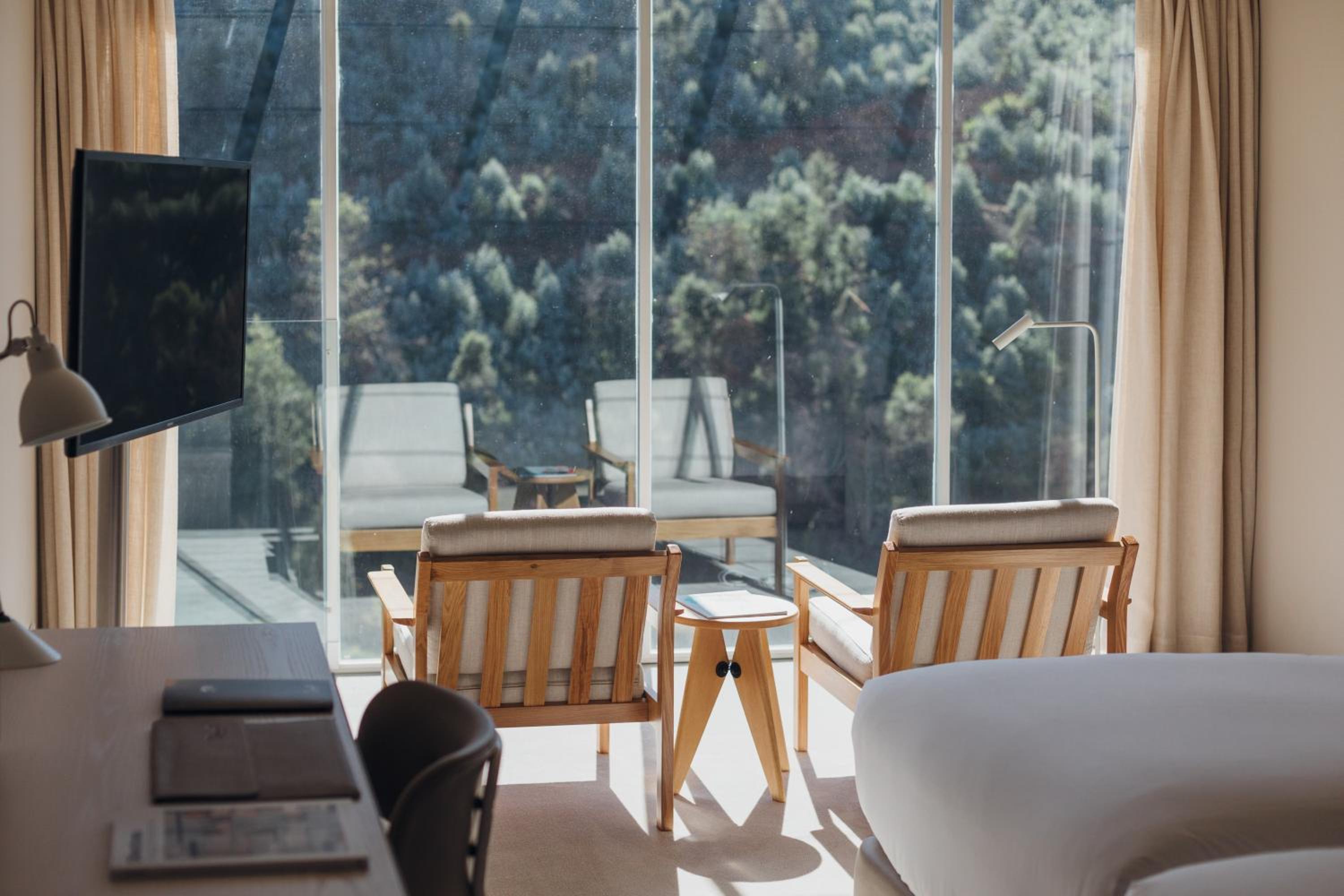 Double or Twin Room with Mountain View - Photo 2