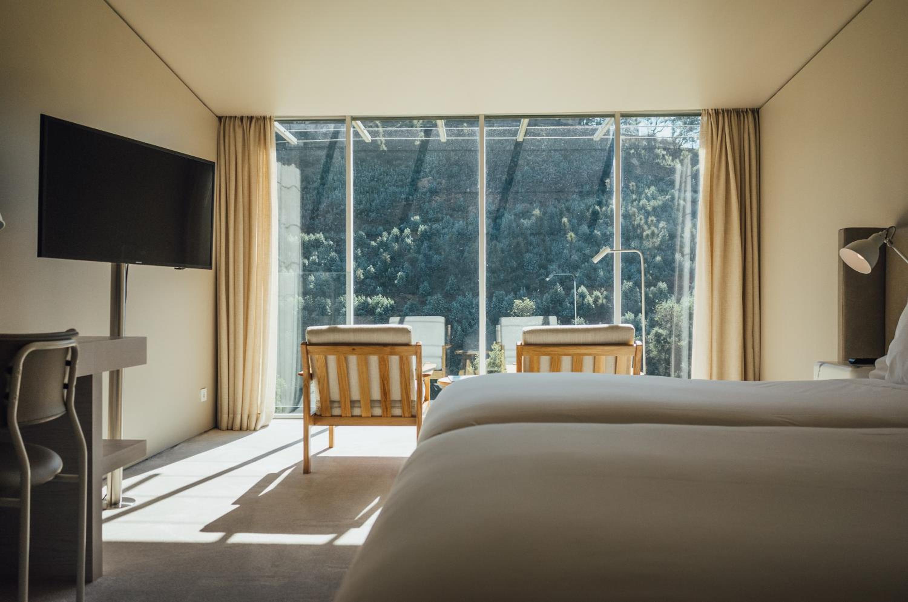 Double or Twin Room with Mountain View - Photo 1