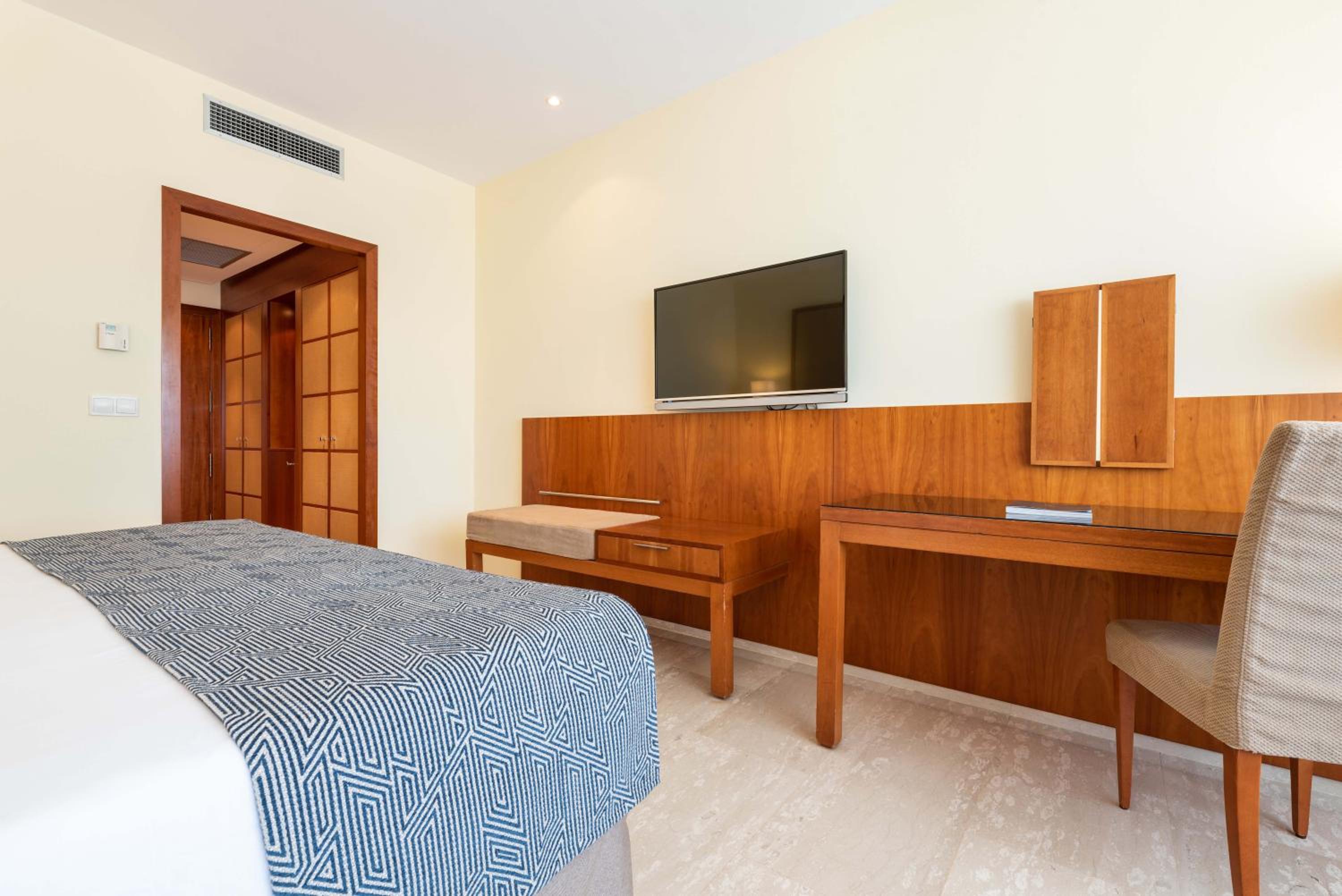 Double Room - Photo 2