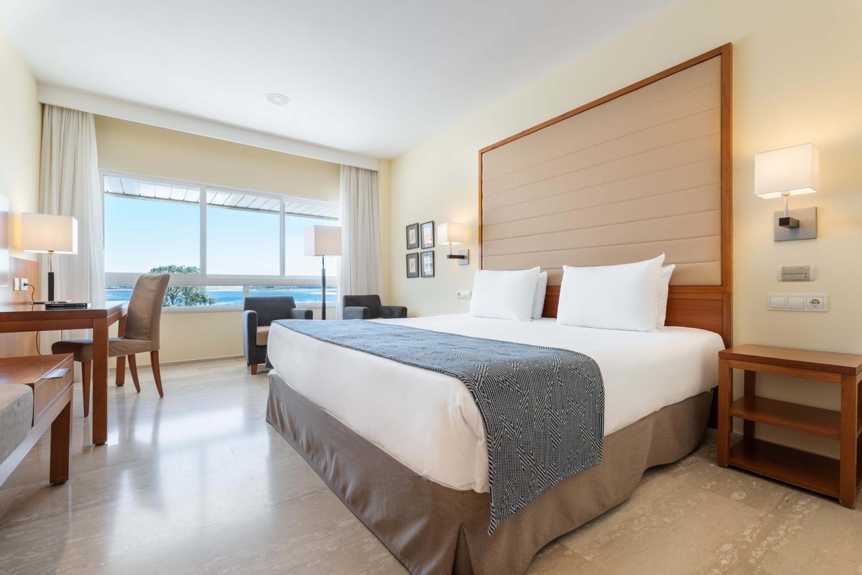 Double Room with Sea View - Photo 1