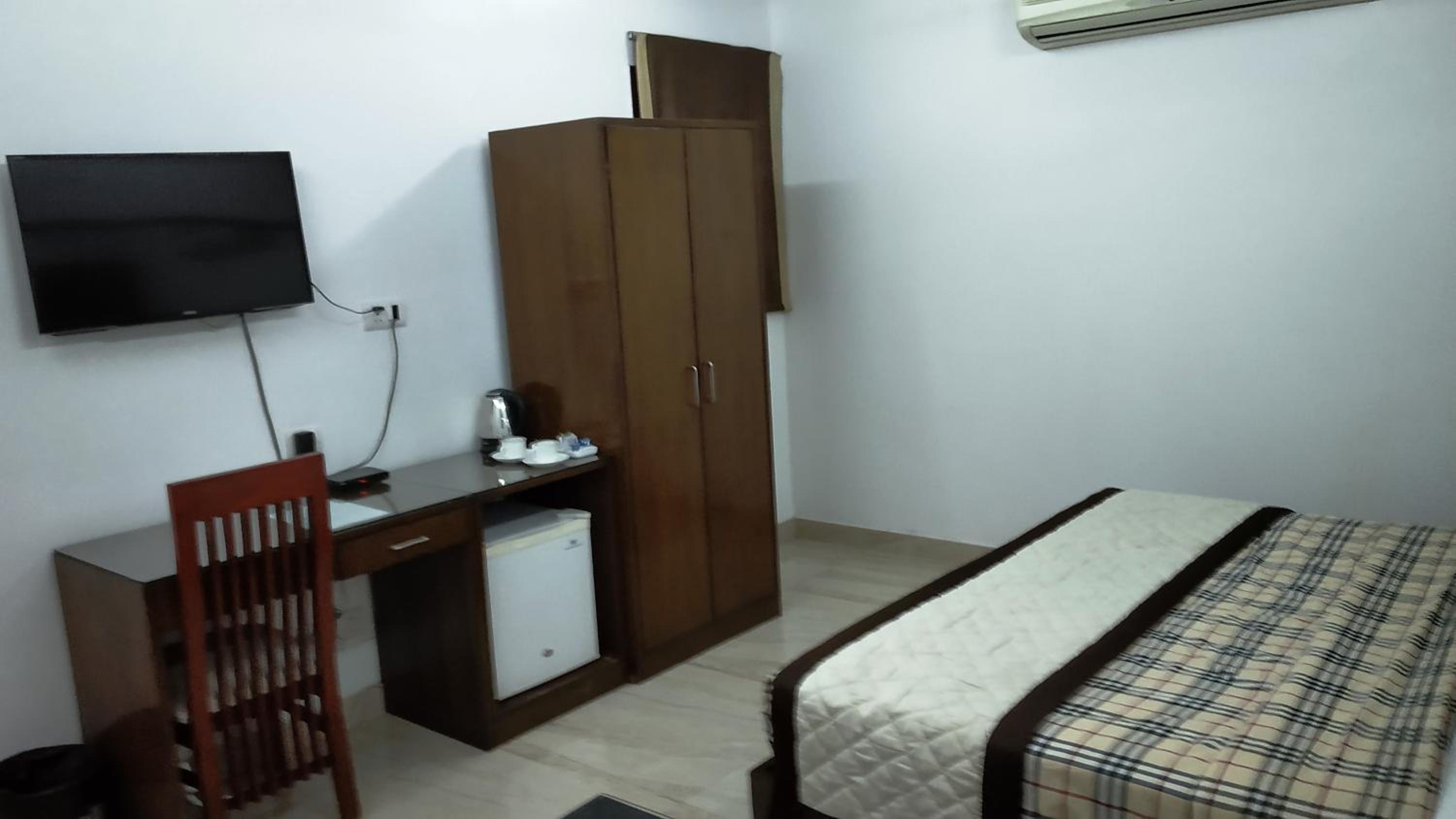 Standard Double or Twin Room - Photo 4