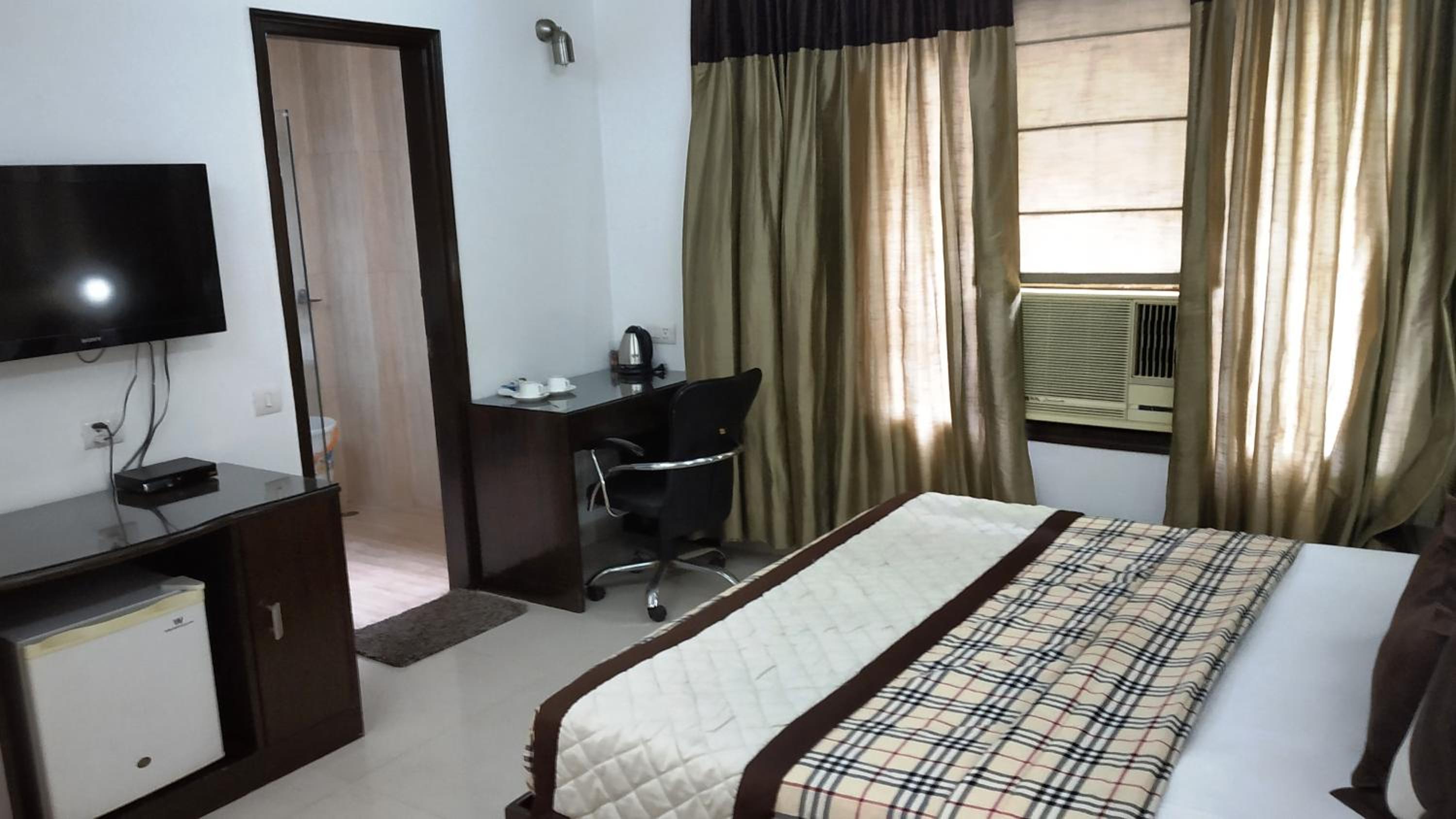 Standard Double or Twin Room - Photo 1