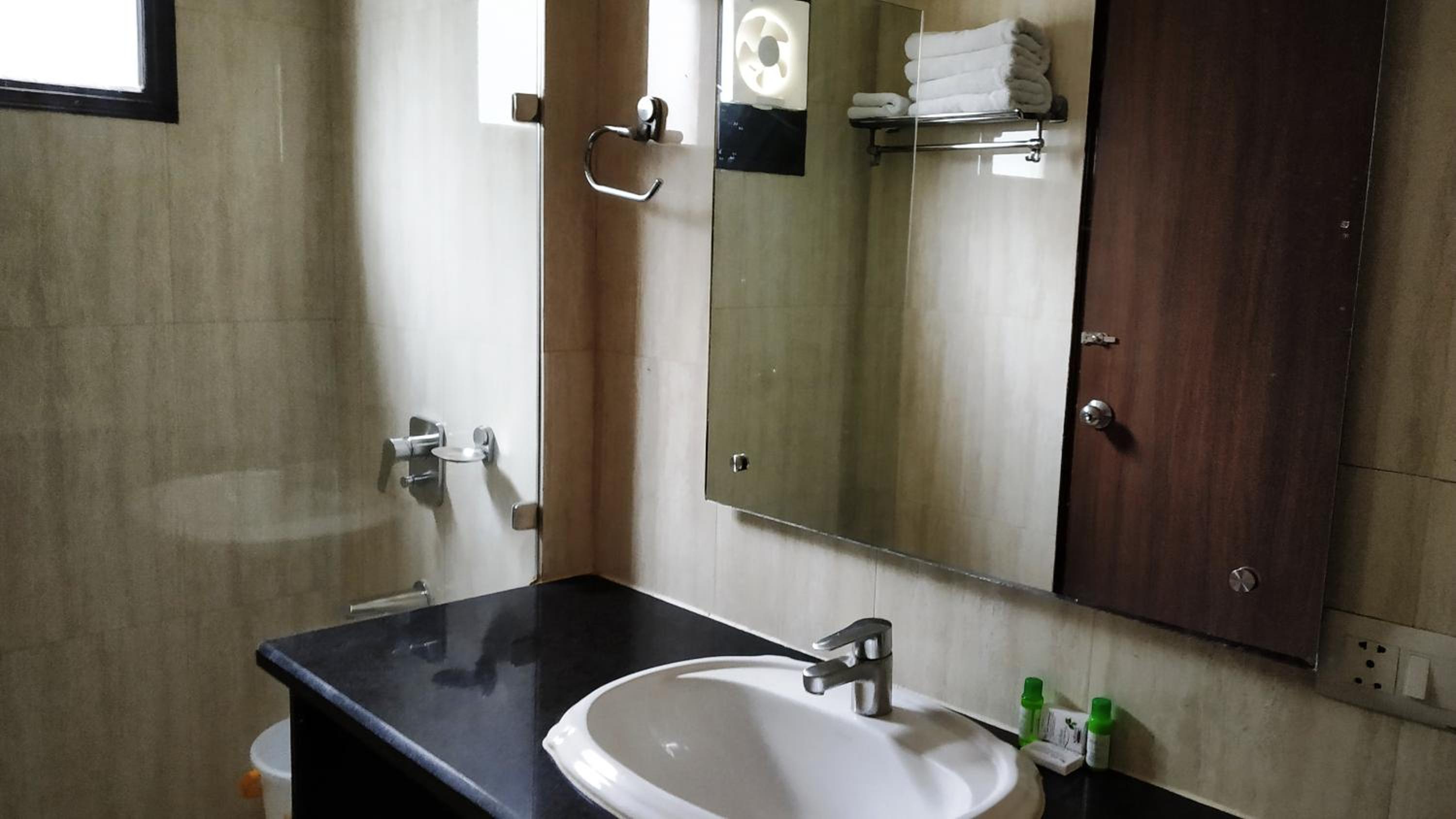 Standard Double or Twin Room - Photo 26