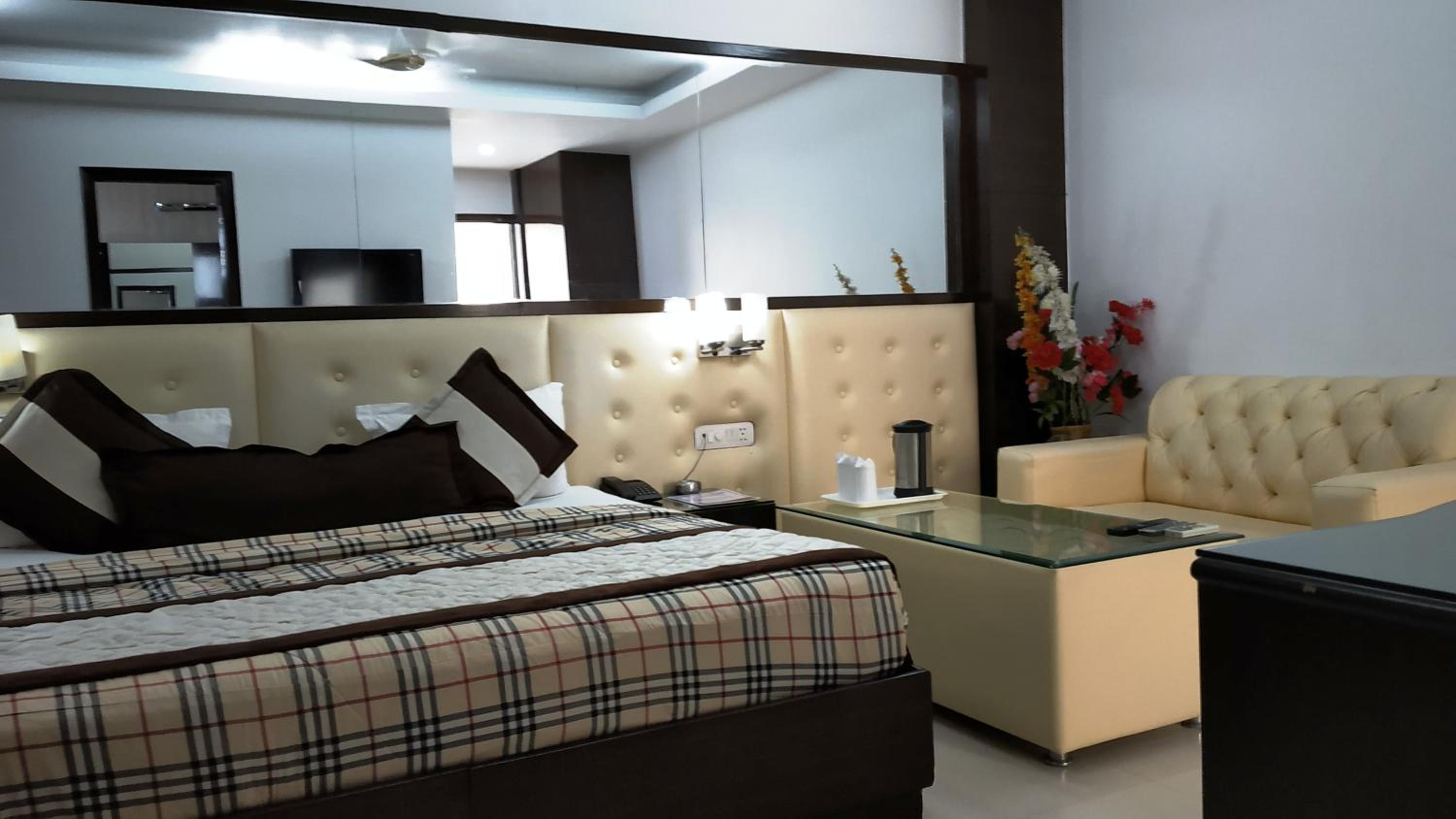 Standard Double or Twin Room - Photo 7