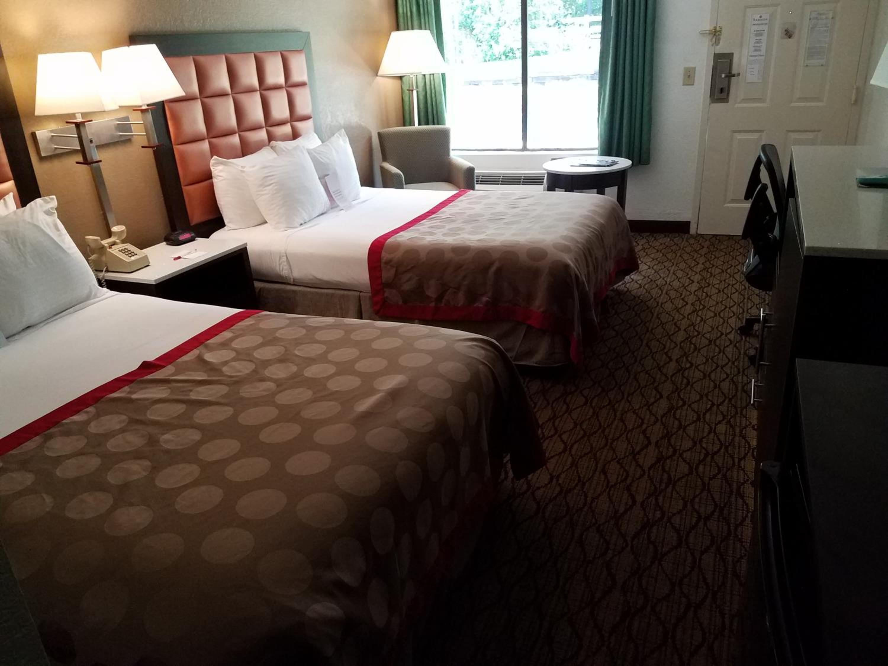 Standard Room with Two Double Beds - Non Smoking - Photo 2