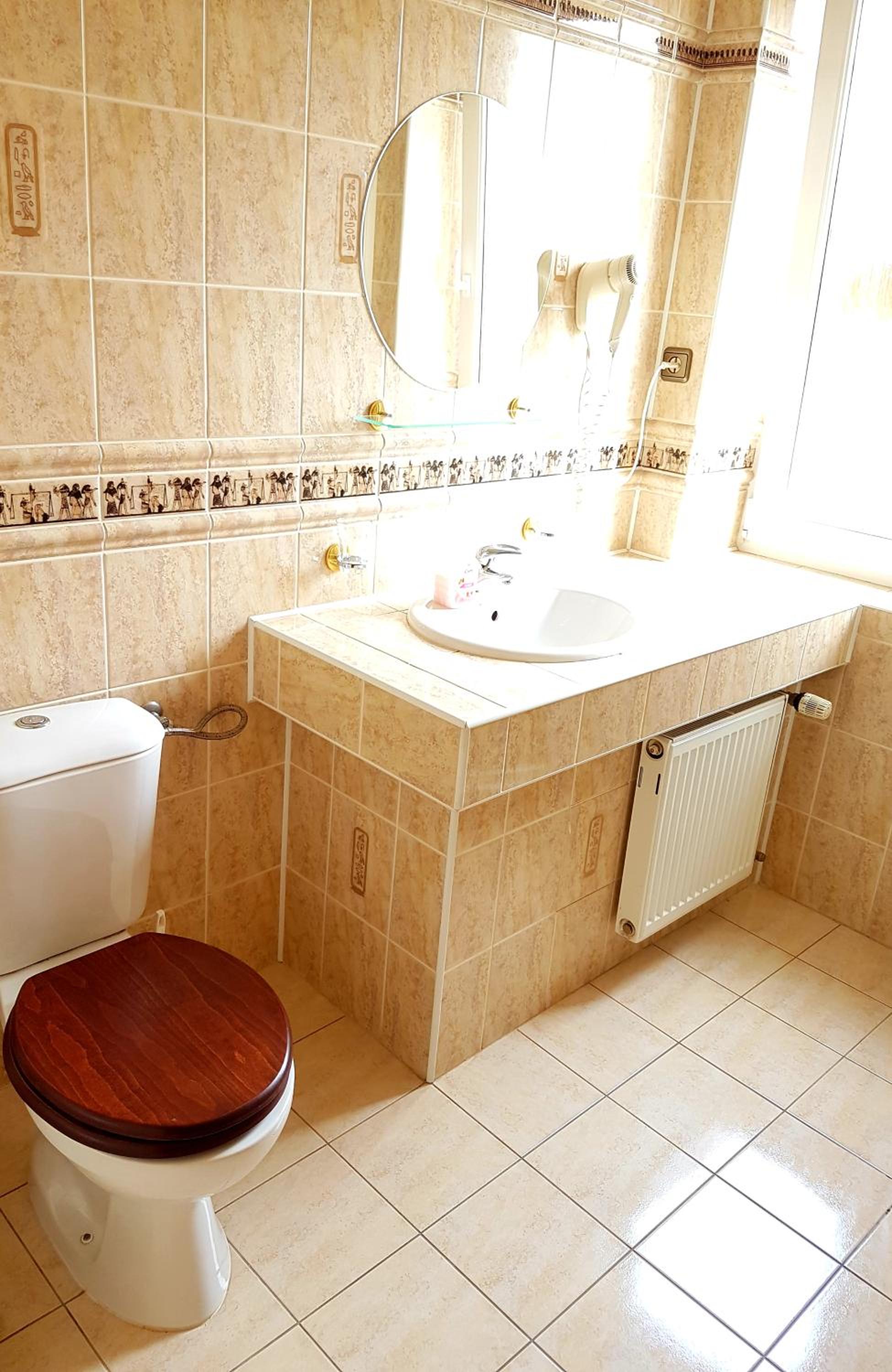 Suite - Photo 10