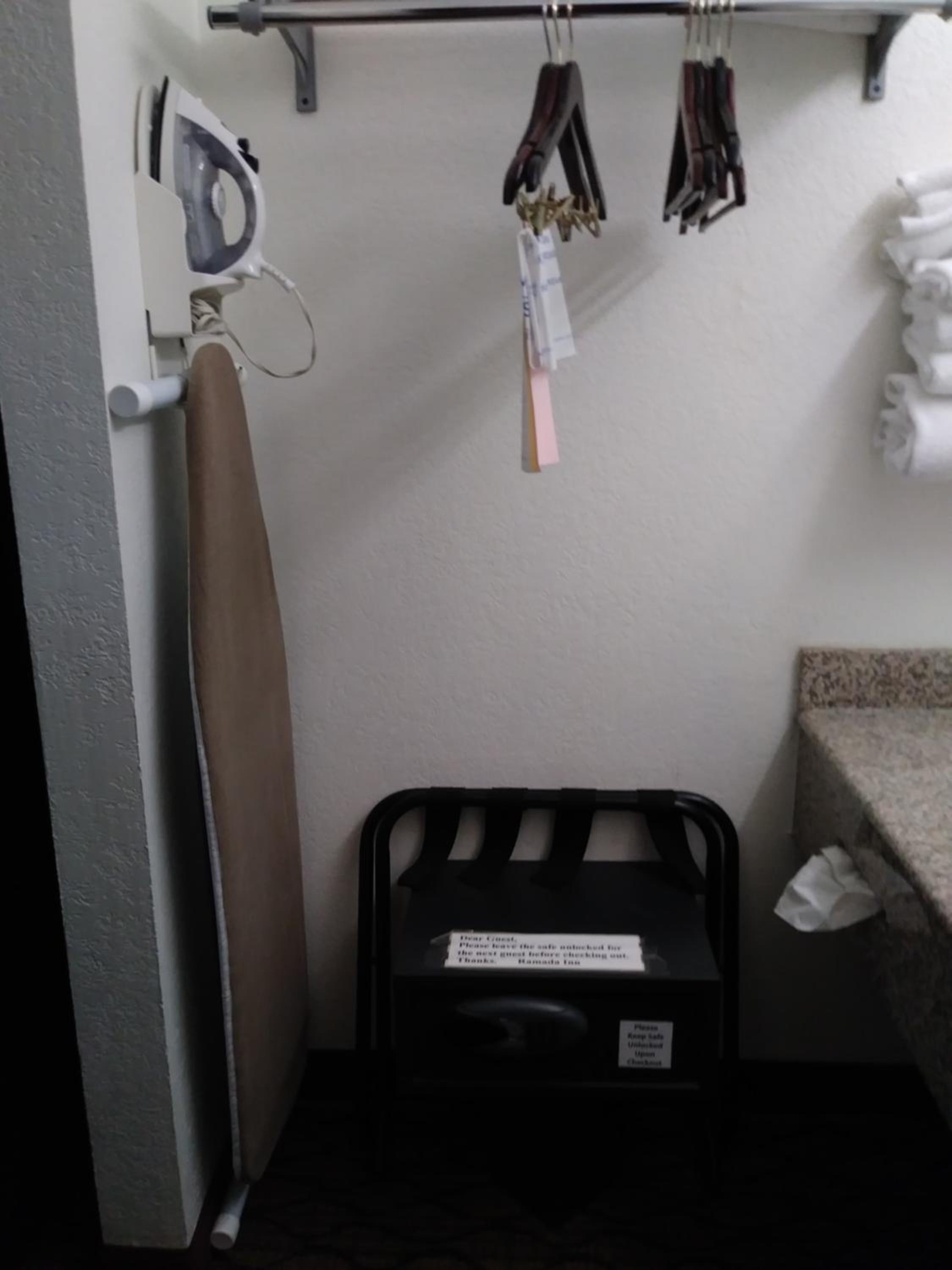 King Room- Non-Smoking - Photo 12