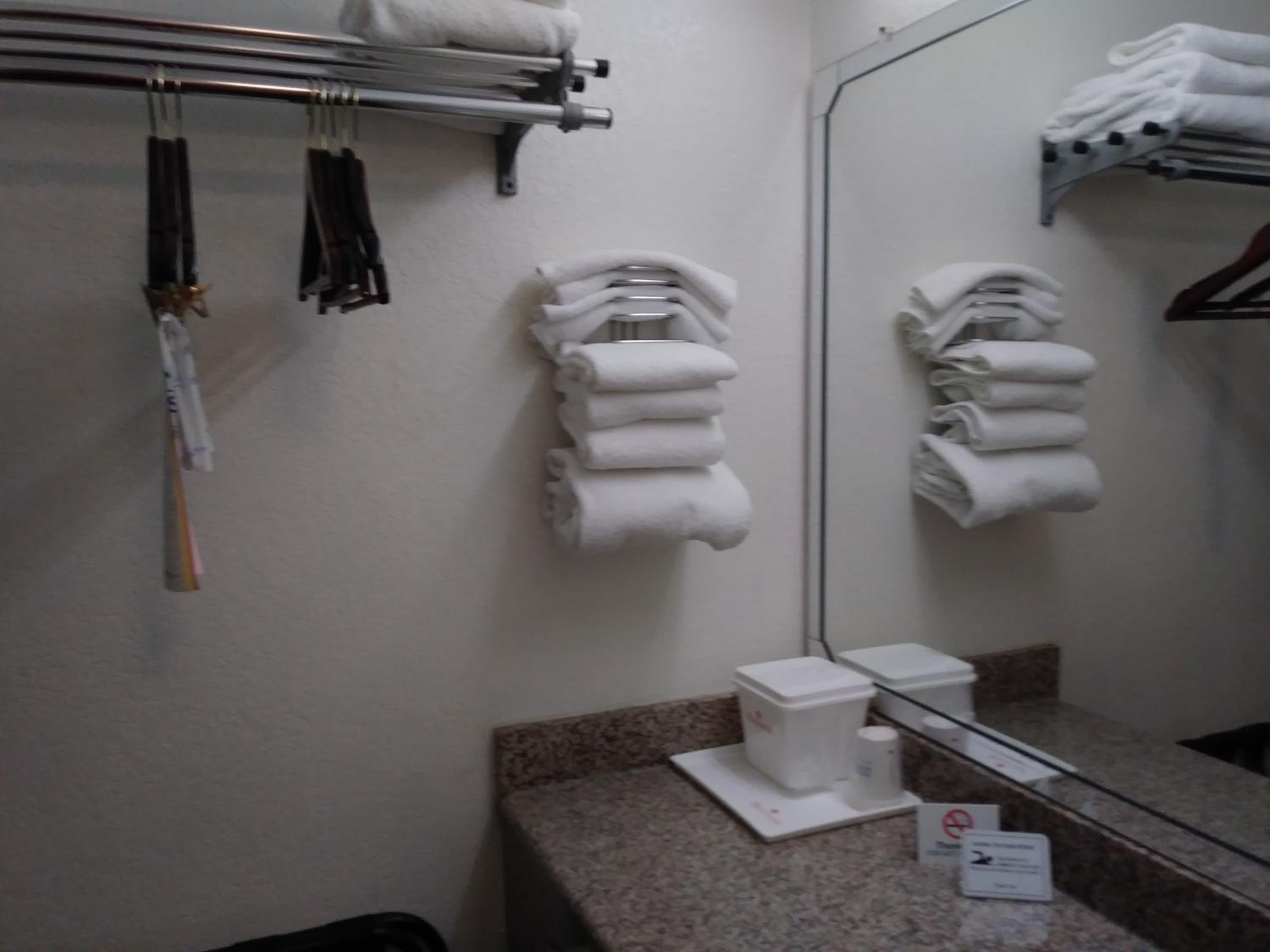 King Room- Non-Smoking - Photo 11