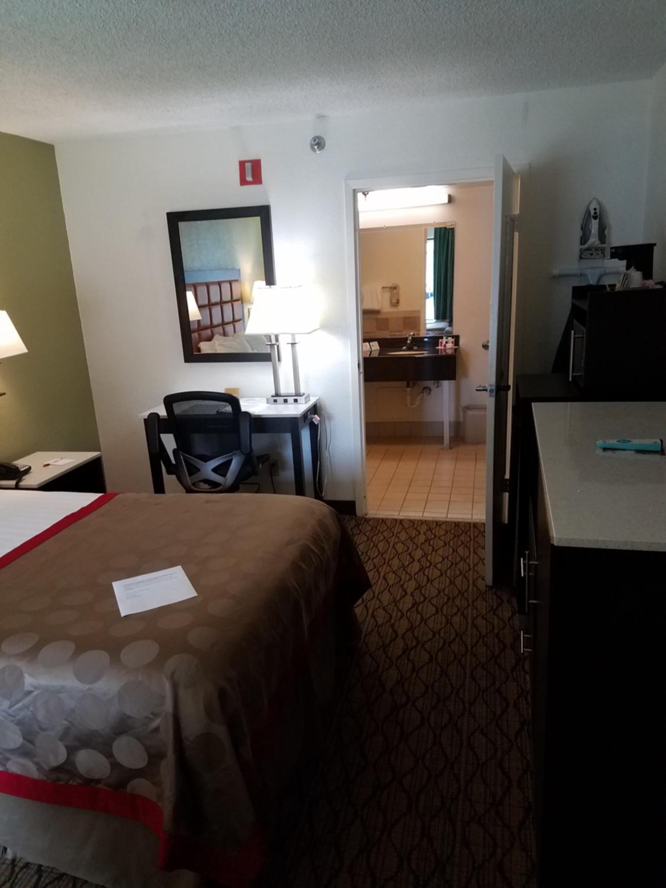 King Room- Non-Smoking - Photo 10