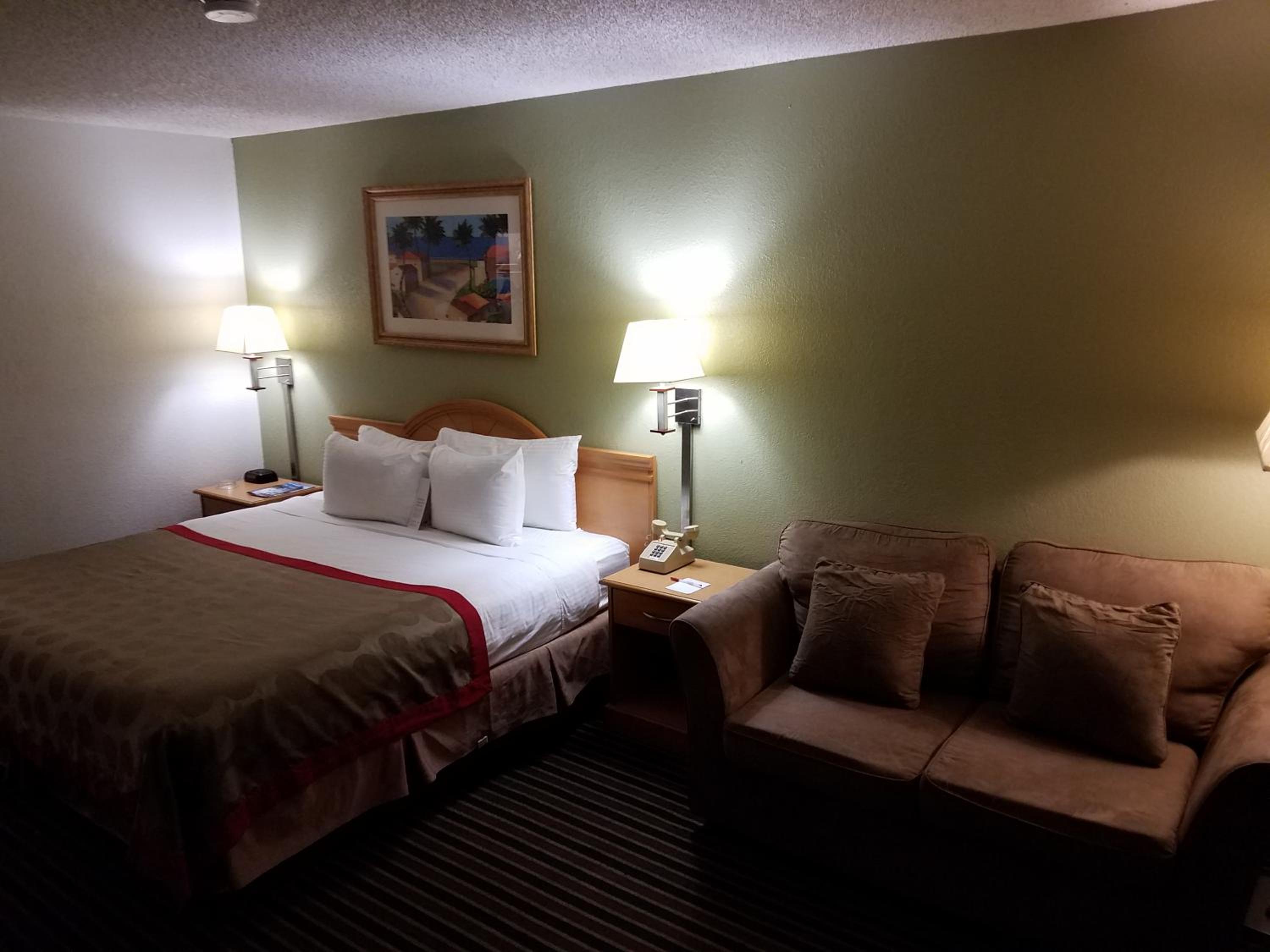 King Room- Non-Smoking - Photo 7
