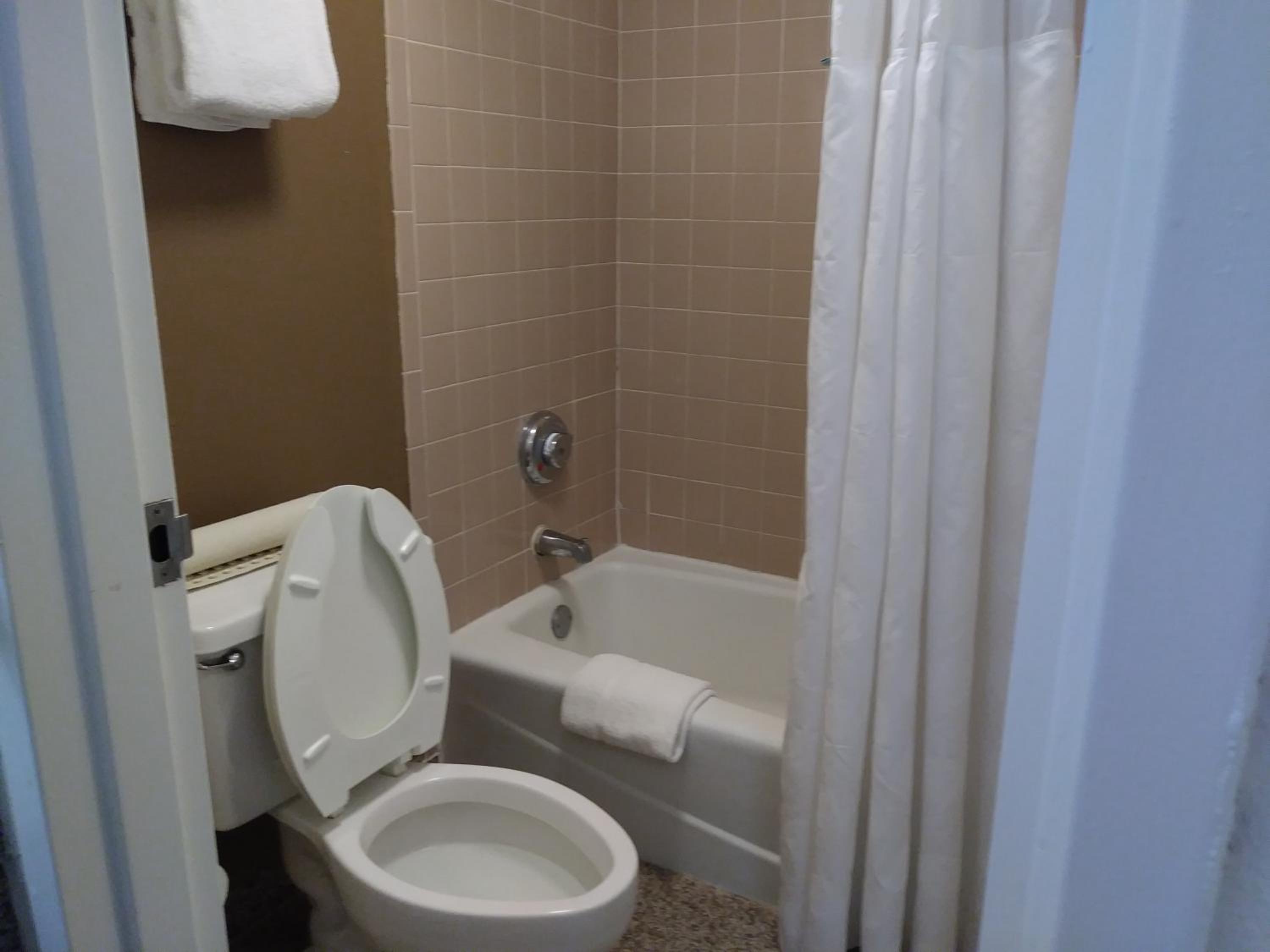 King Room- Non-Smoking - Photo 13