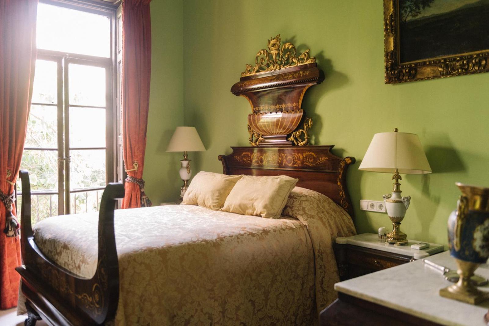 Deluxe Double Room with Balcony - Photo 4