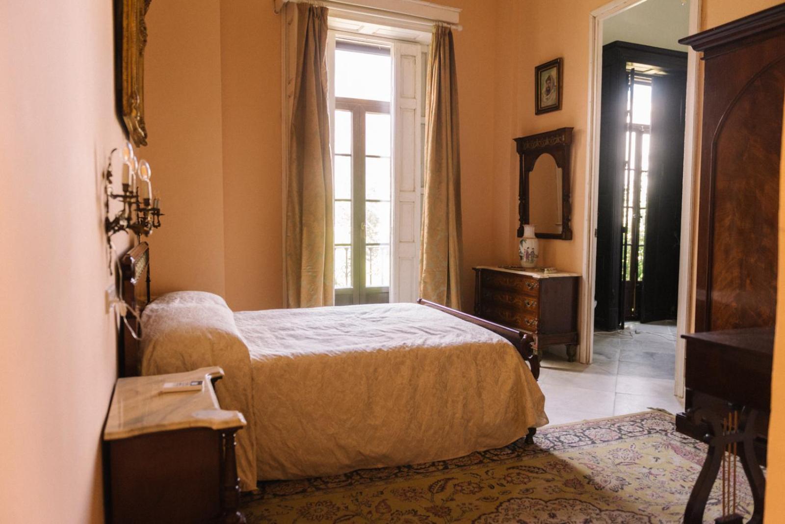 Deluxe Double Room with Balcony - Photo 5