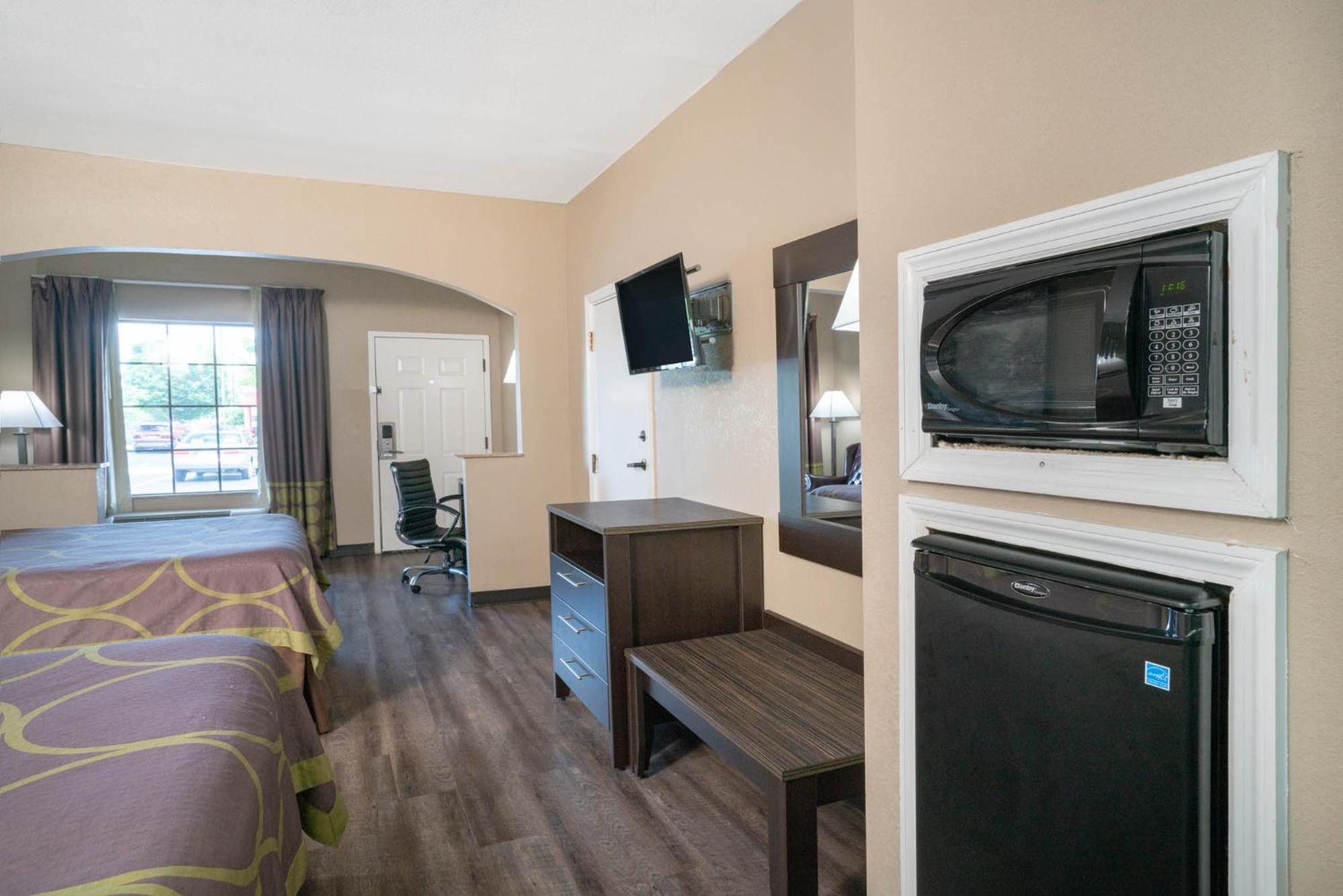 King Room with Kitchenette - Smoking - Photo 4