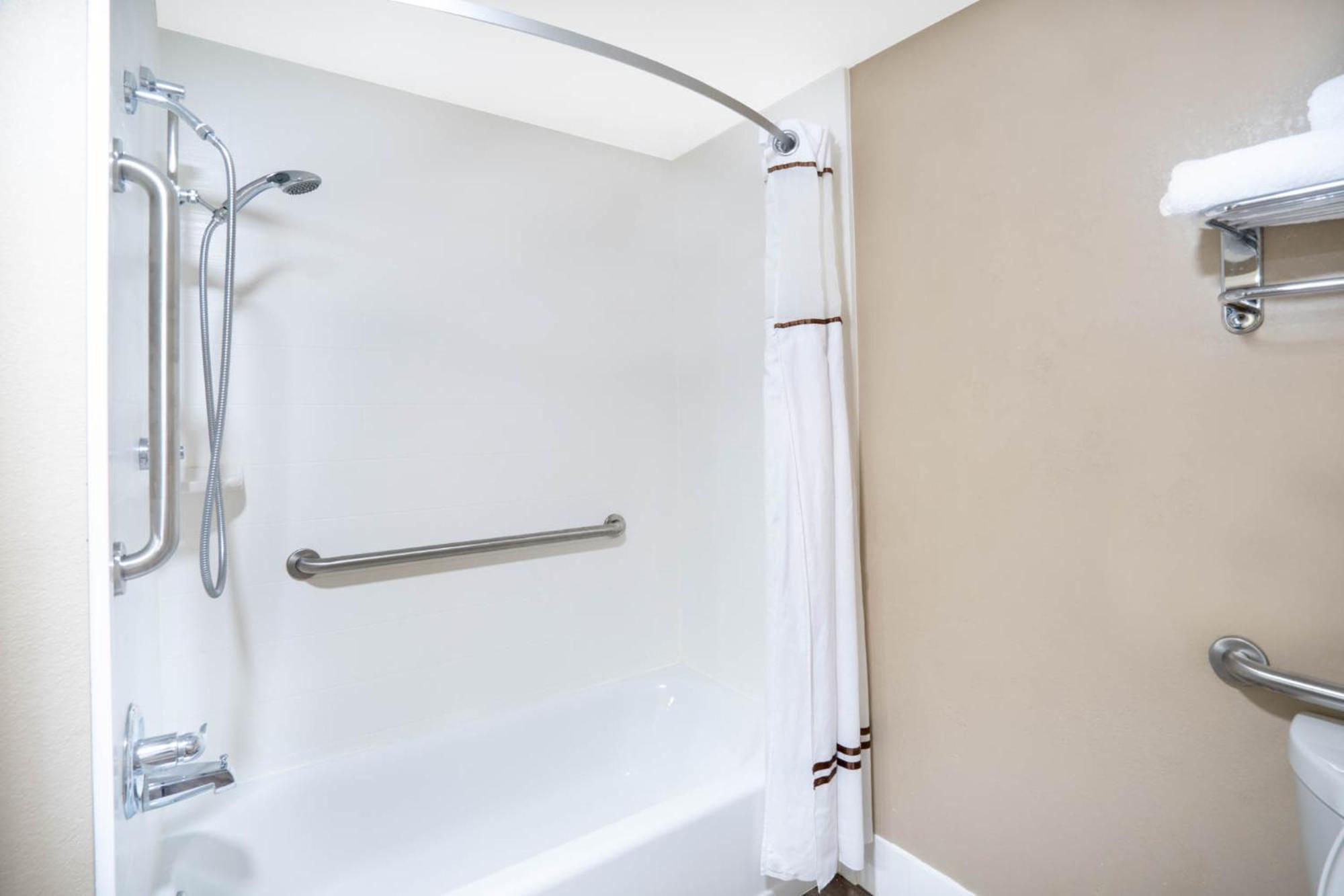 King Room with Kitchenette - Smoking - Photo 6